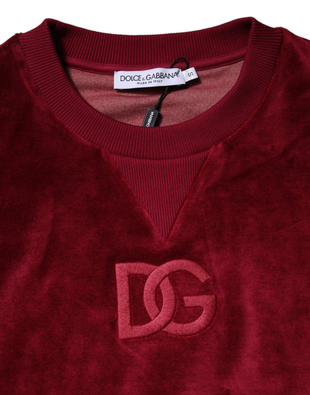Pull en velours de coton rouge Dolce & Gabbana avec col rond, douceur et élégance pour un style chic et confortable.