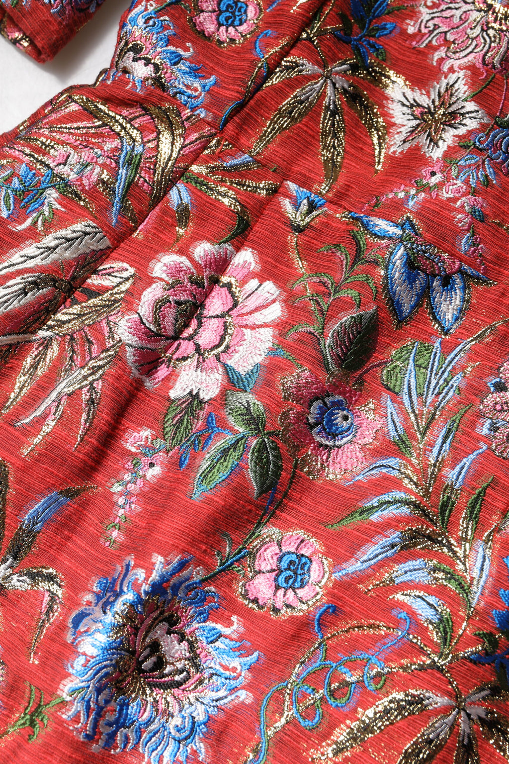 Robe courte à ligne A Dolce & Gabbana en jacquard floral rouge, style élégant et sophistiqué.