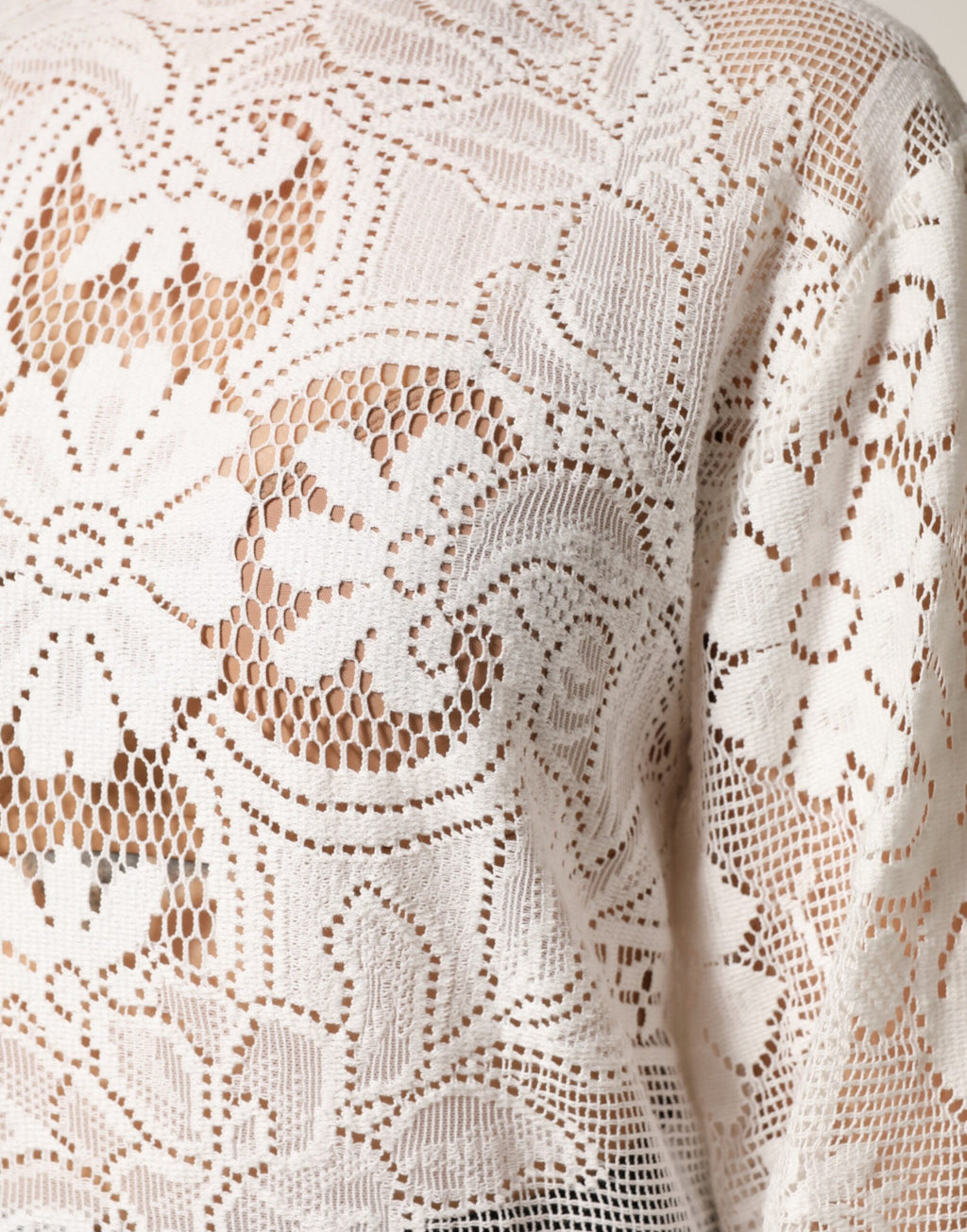 Chemisier en coton blanc avec broderie en dentelle de Dolce & Gabbana, manches longues et détails élégants.