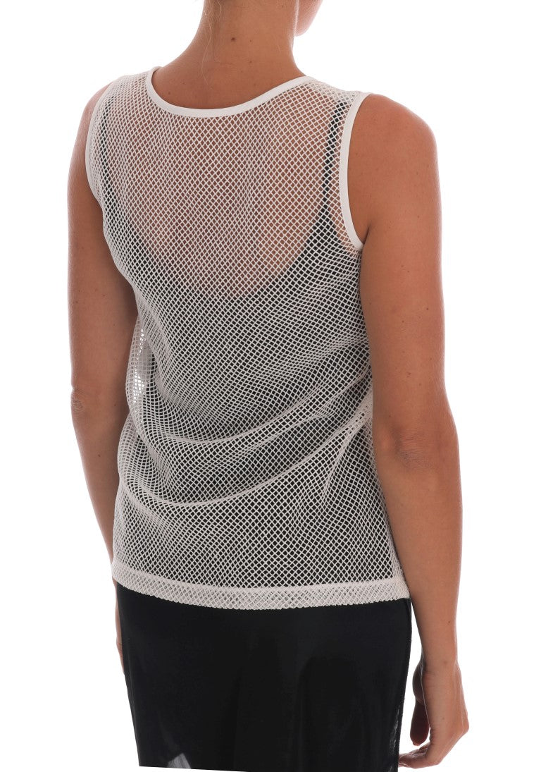 Haut transparent en filet blanc de Dolce & Gabbana, débardeur en mesh léger avec détails élégants, porté par un mannequin.