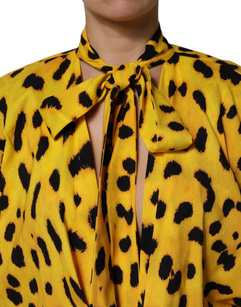 Combinaison longue Dolce & Gabbana à manches longues jaune à motif léopard, élégante et tendance.