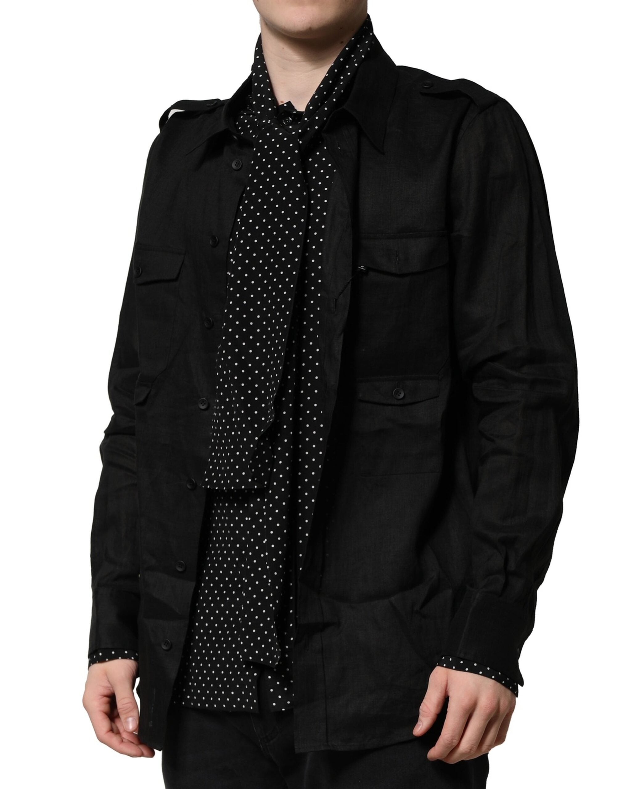 Chemise décontractée noire à pois Dolce & Gabbana avec col à nouer, style casual, en tissu léger et élégant.