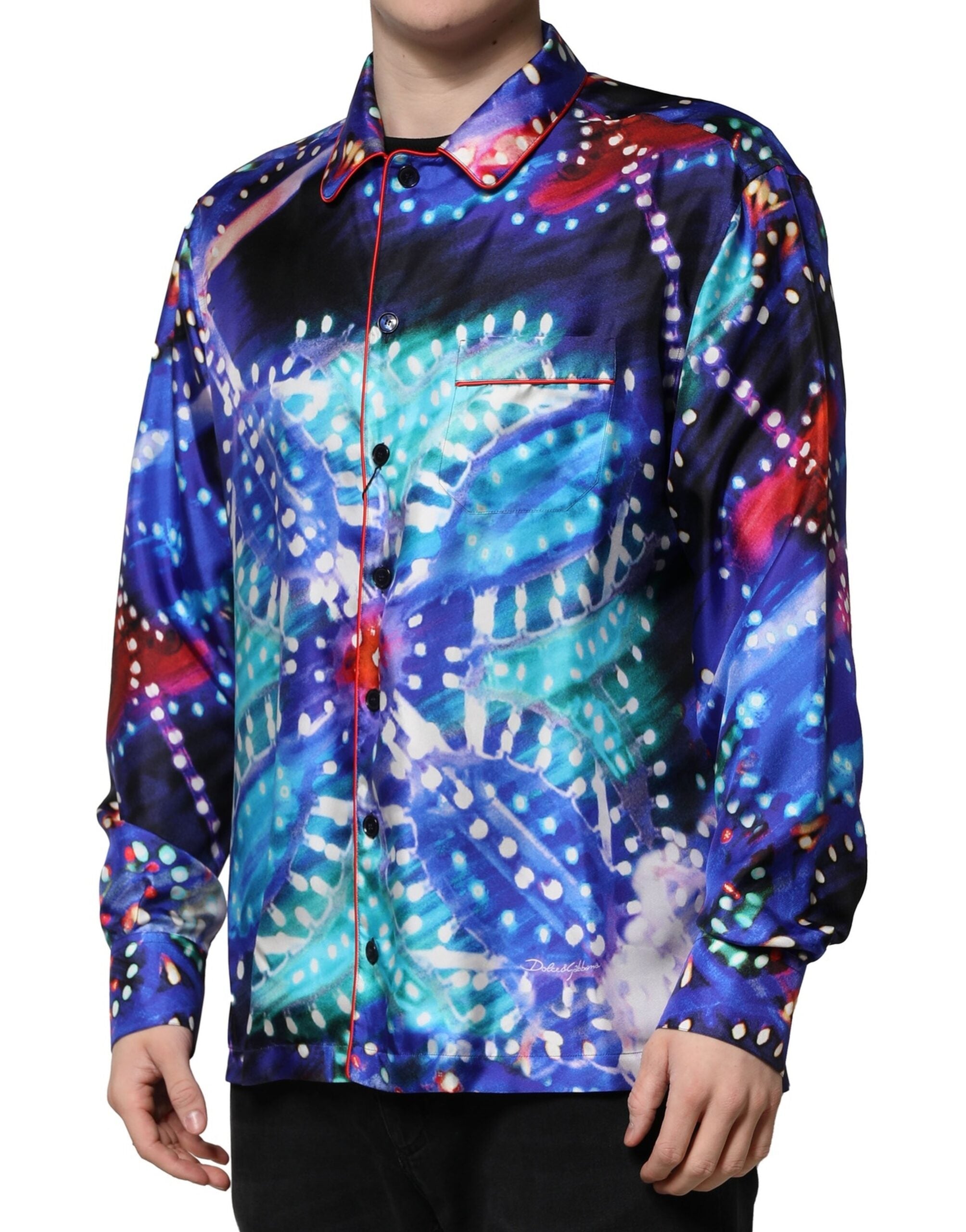 Chemise décontractée en soie imprimée multicolore de Dolce & Gabbana, avec motif élégant et look casual.