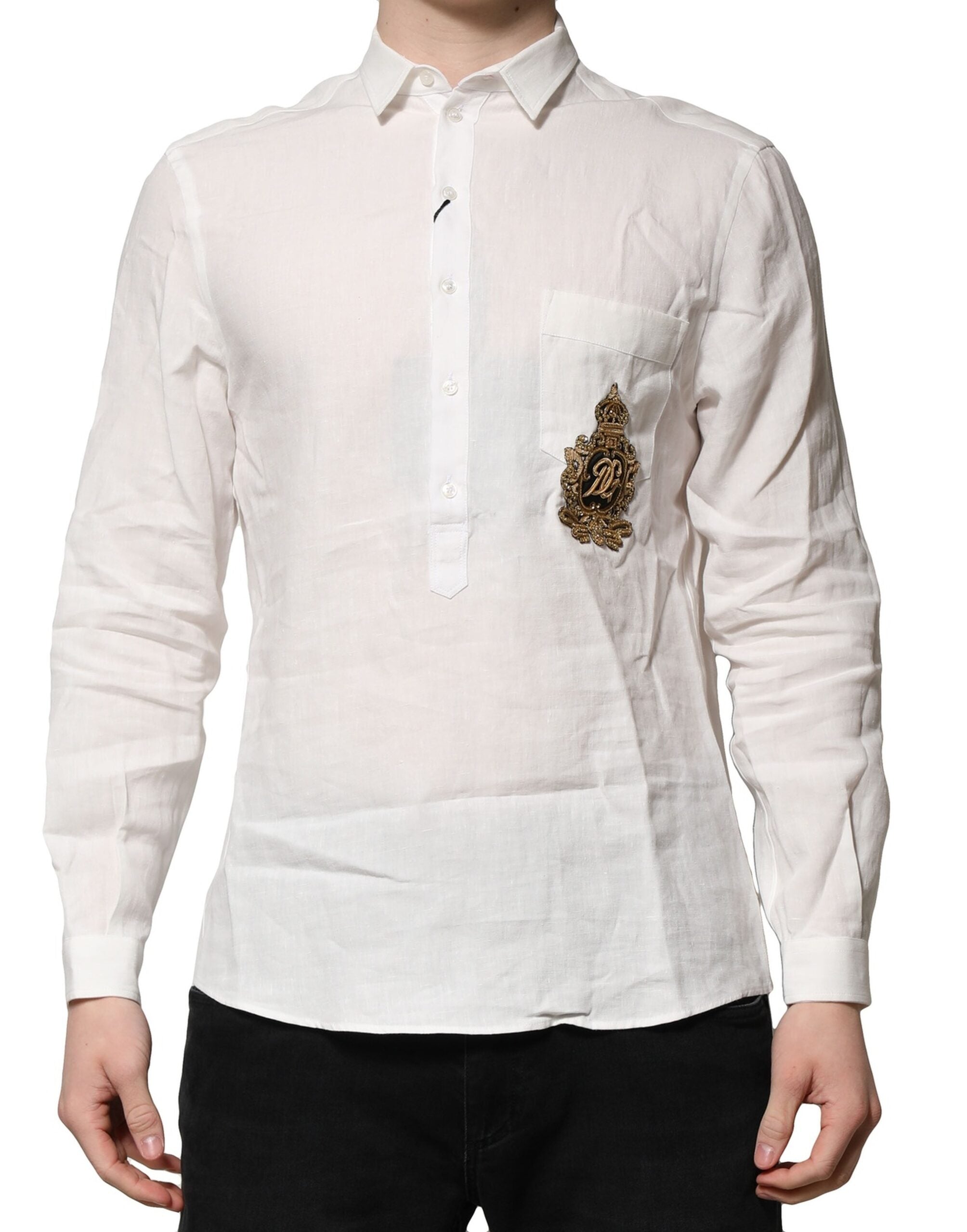 Chemise formelle blanche Dolce & Gabbana DG Crown avec embellissements, vue en détail du haut de la robe.