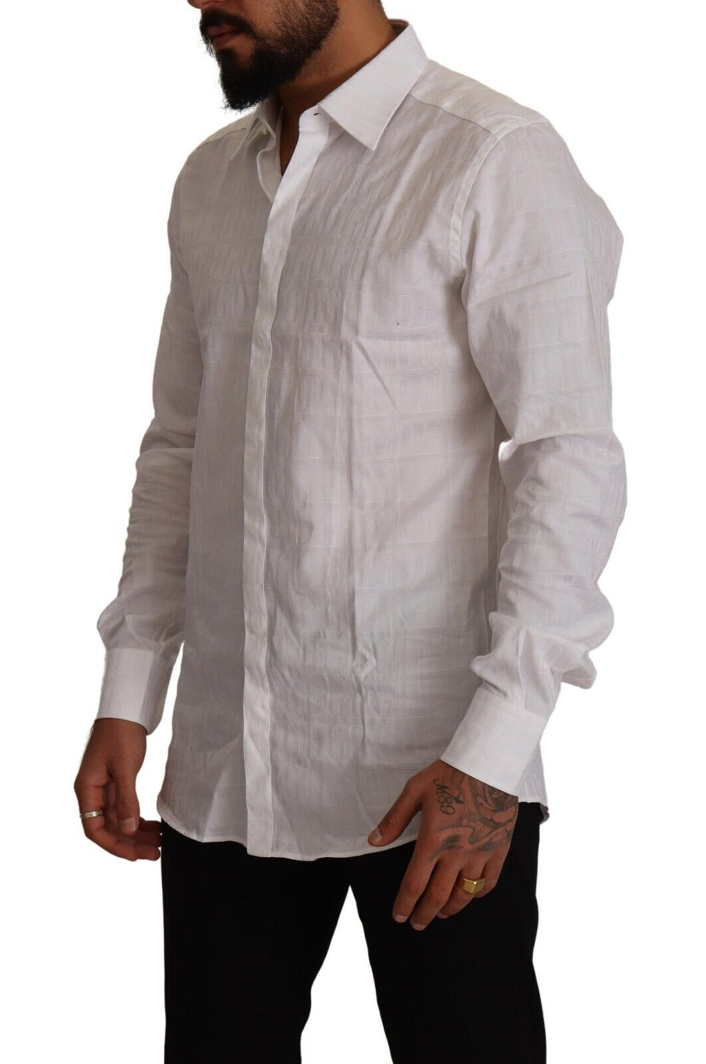 Chemise formelle Dolce & Gabbana en coton blanc à coupe slim, ornementée de détails dorés élégants.