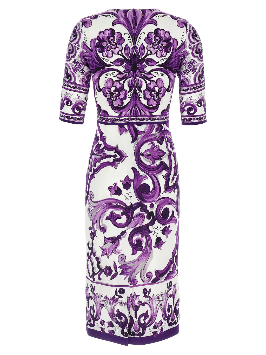 Robe midi en soie violette Dolce & Gabbana, élégante avec coupe fluide et détails sophistiqués, portée sur un fond neutre.