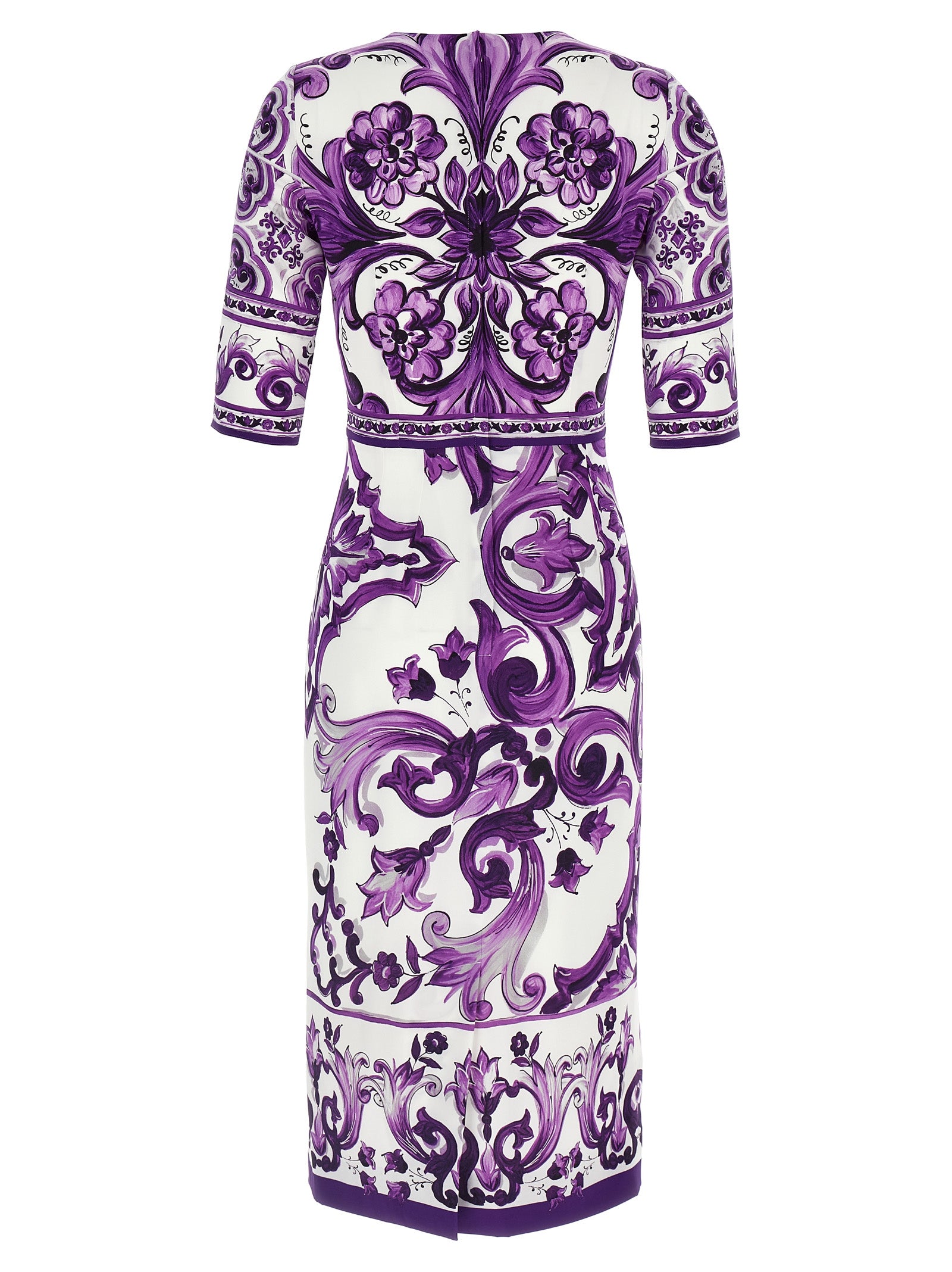 Robe midi en soie violette Dolce & Gabbana, élégante avec coupe fluide et détails sophistiqués, portée sur un fond neutre.