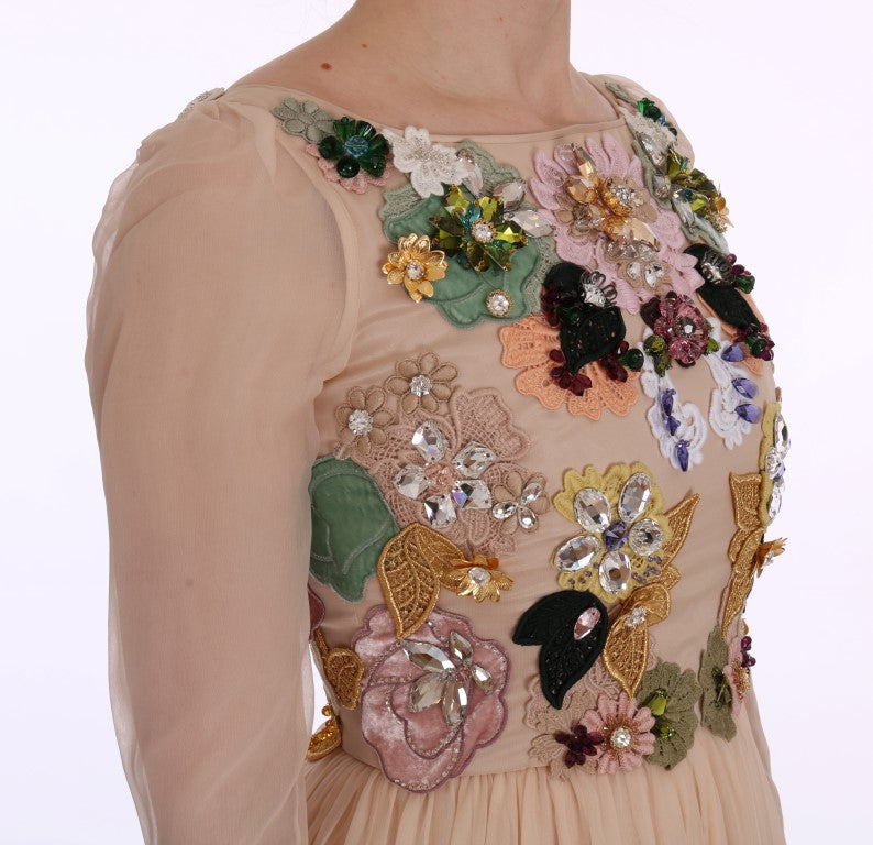 Robe longue en soie rose Dolce & Gabbana avec motifs floraux et cristaux, élégante et sophistiquée.
