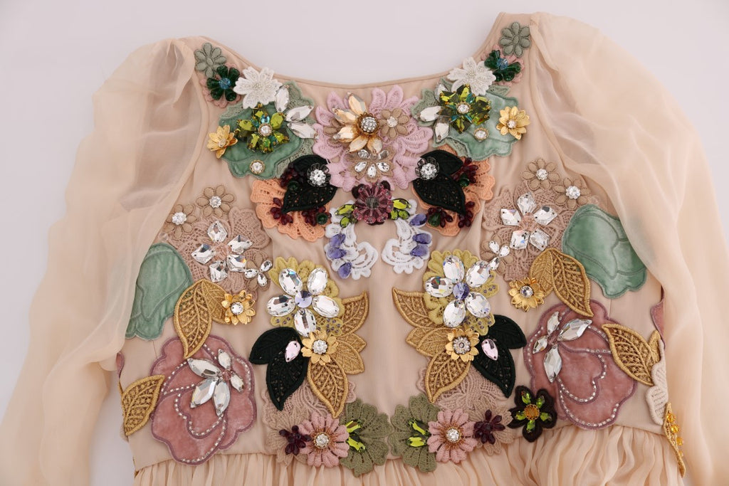 Robe longue en soie rose Dolce & Gabbana avec motifs floraux et détails en cristal, élégante et sophistiquée.