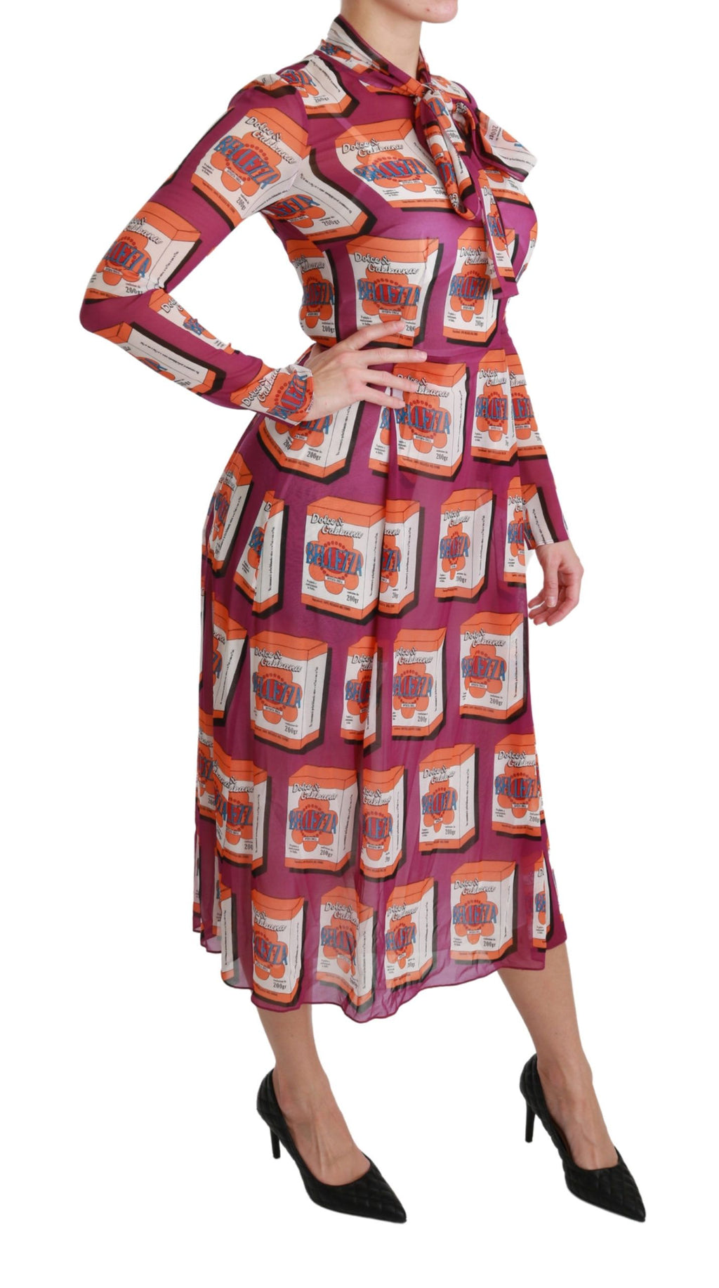 Robe longue en soie violette Dolce & Gabbana Bellezza à coupe évasée, détails élégants et design sophistiqué.