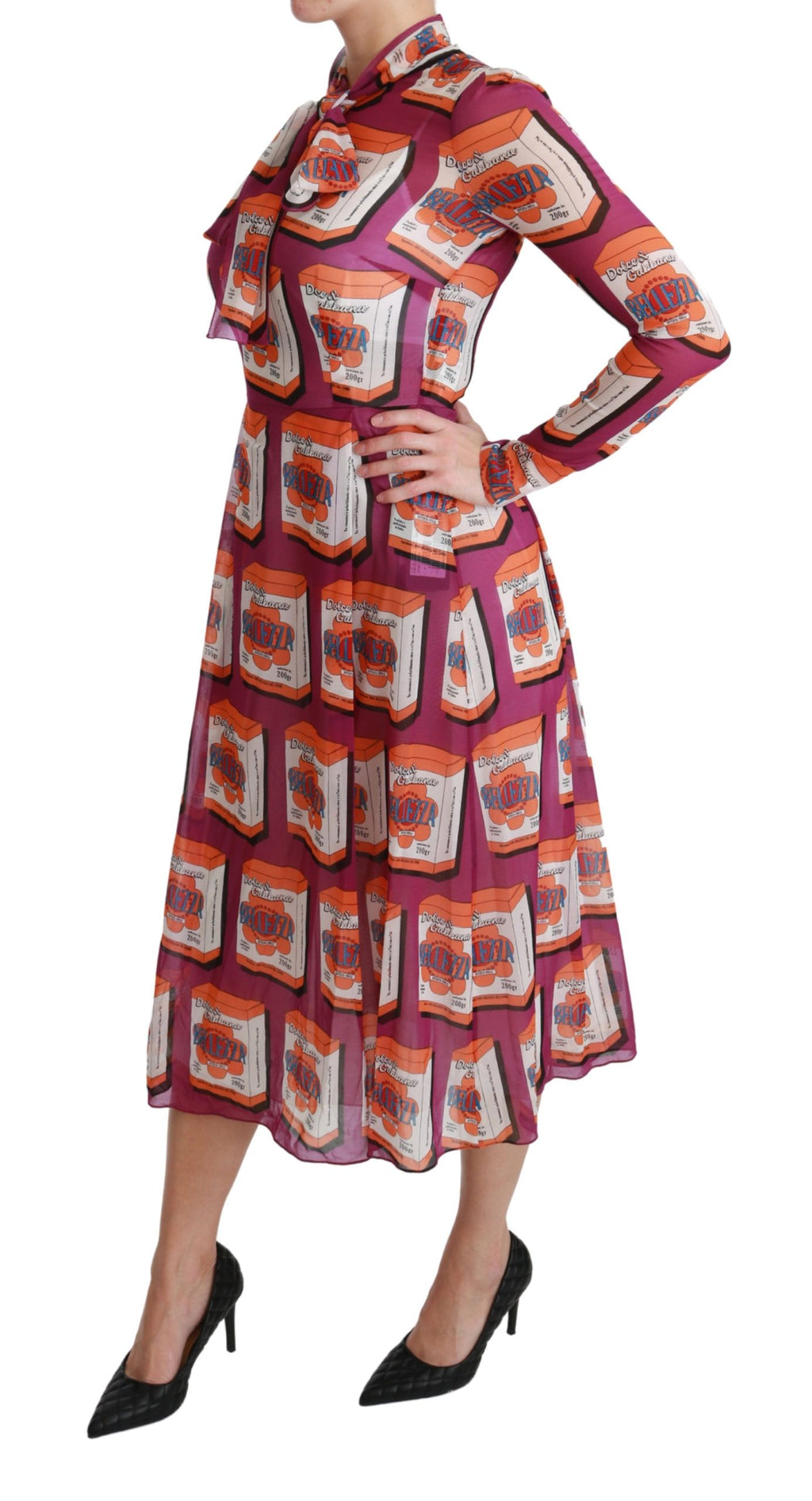Robe longue en soie violette Dolce & Gabbana Bellezza à coupe évasée, élégante et sophistiquée, vue en gros plan.