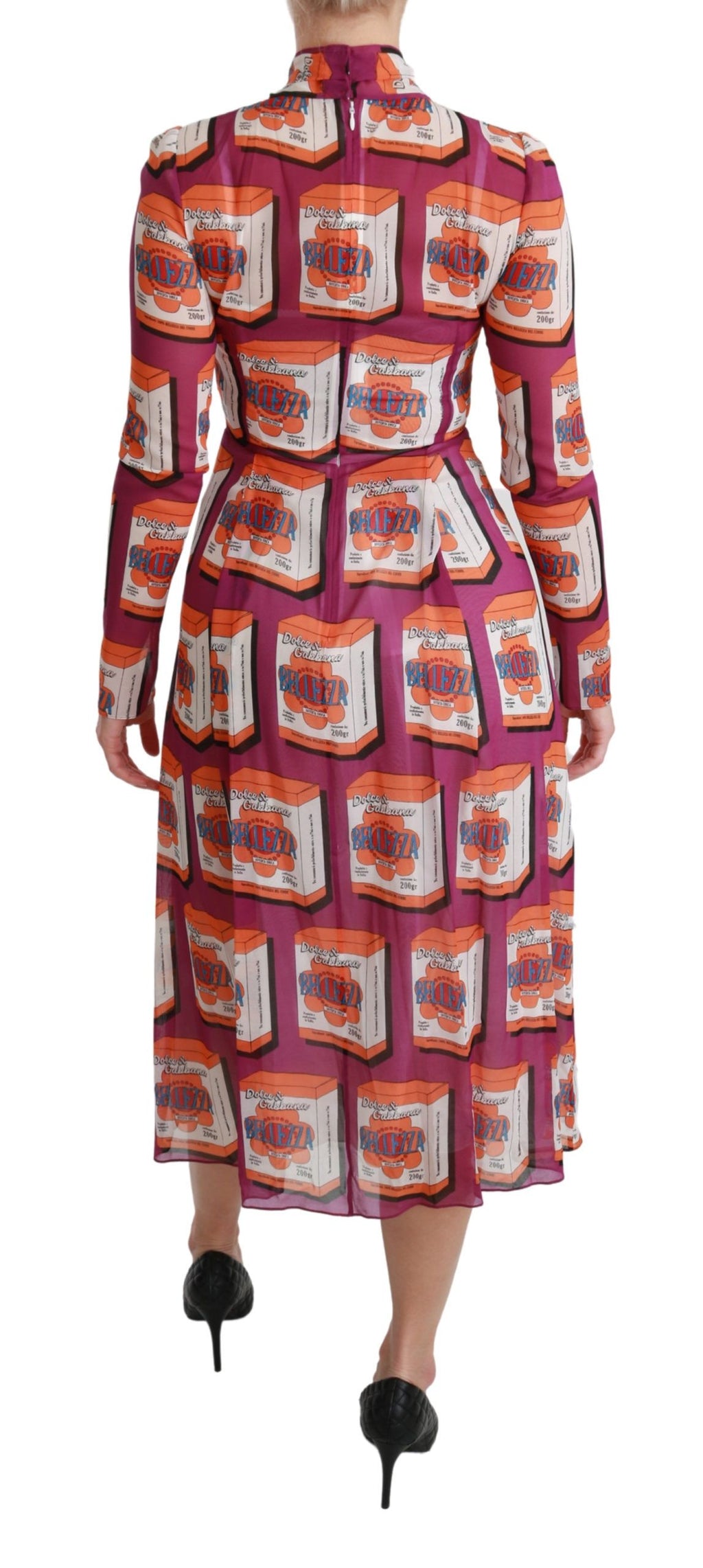 Robe longue en soie violette Dolce & Gabbana Bellezza à coupe évasée, détails élégants et tissu fluide.