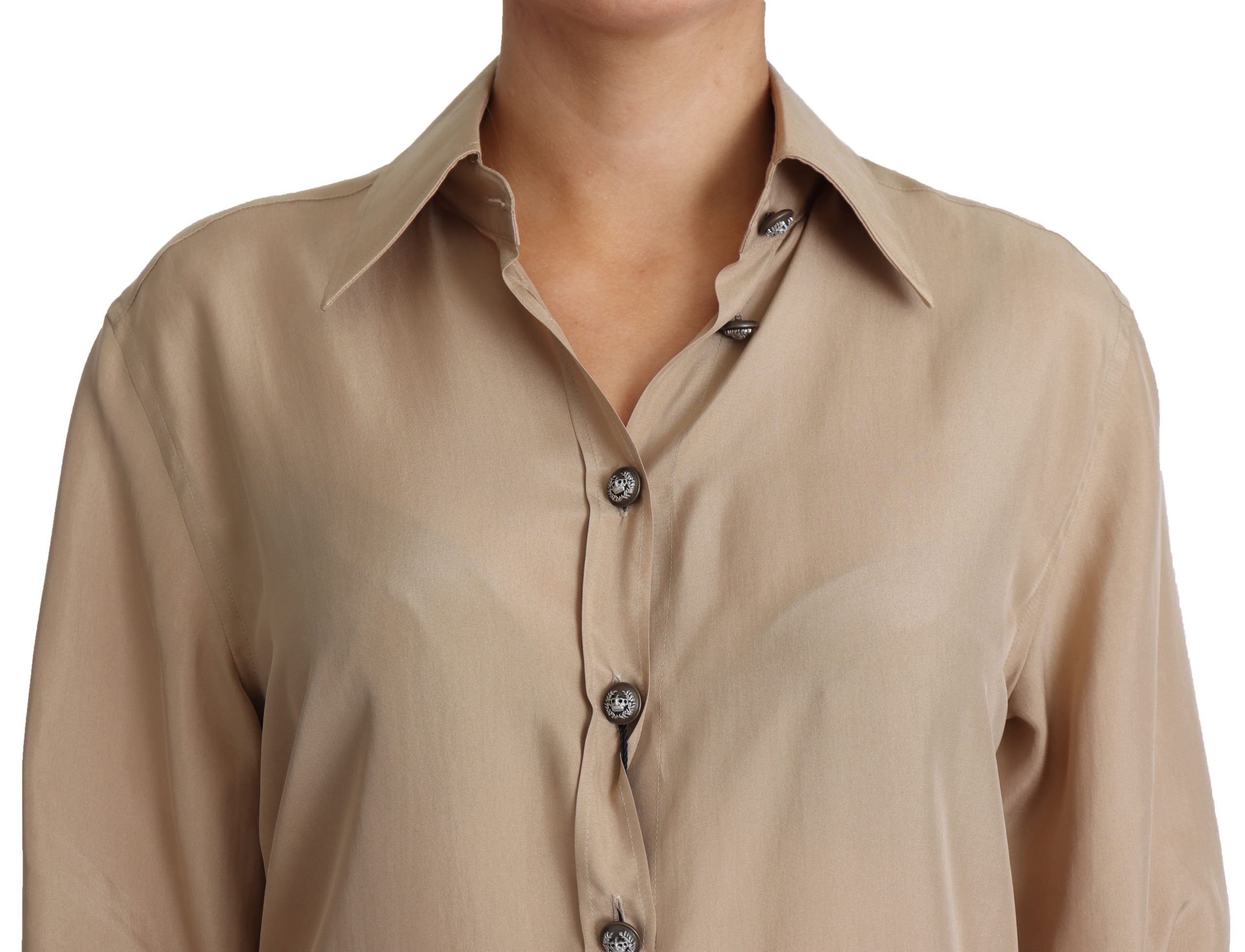 Chemise en soie beige Dolce & Gabbana avec boutons décoratifs, vue de face sur un fond neutre.