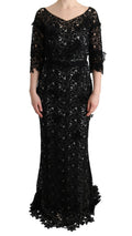 Robe longue en coton et soie noire Dolce & Gabbana avec motif floral, élégante et fluide, portée dans une image de mode.
