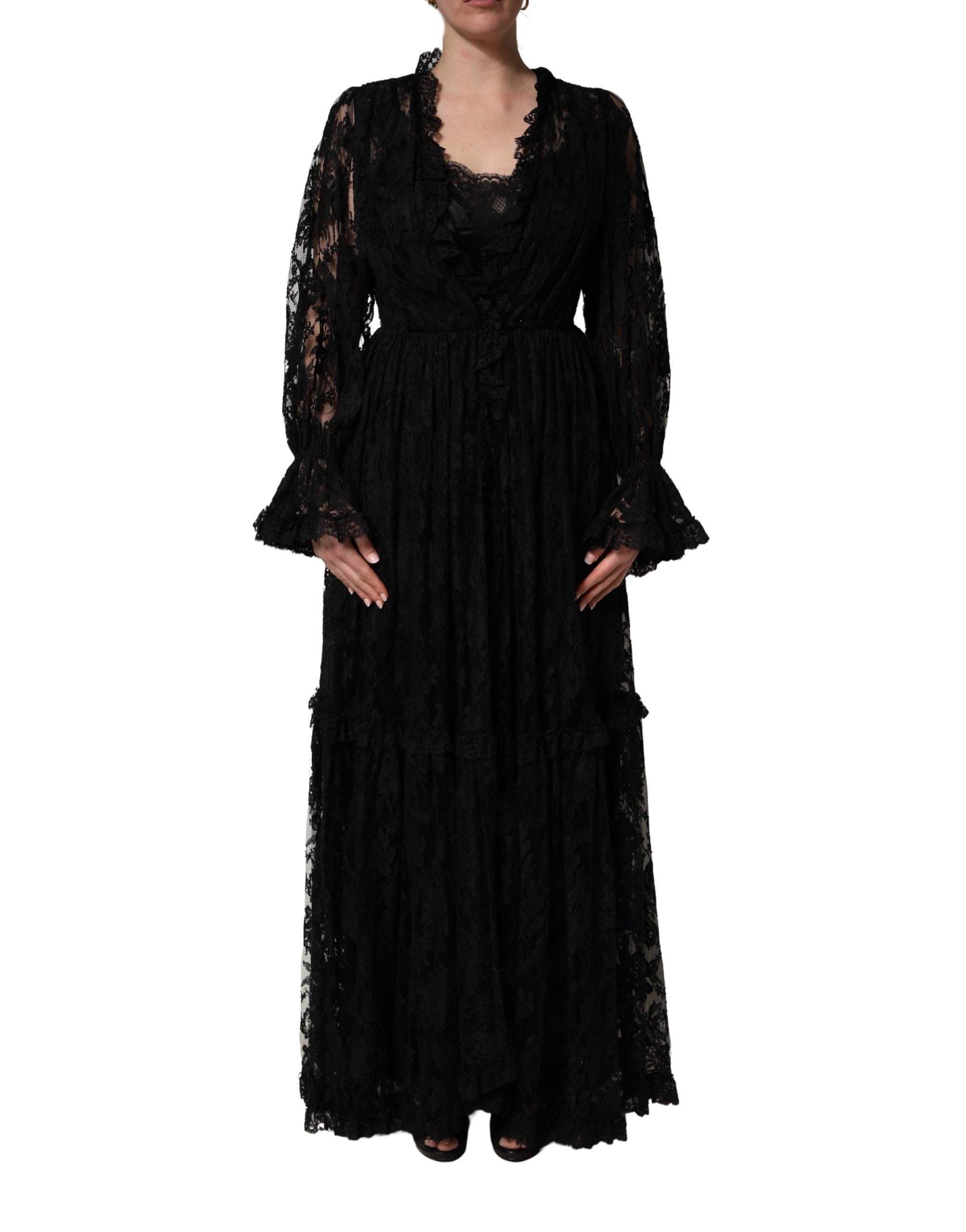Robe longue de soirée noire en dentelle Dolce & Gabbana, coupe évasée en ligne A, détails élégants et sophistiqués.