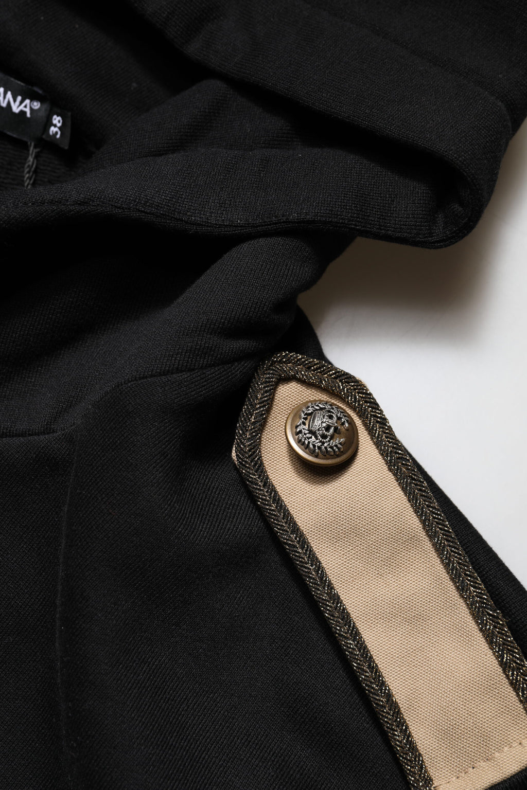 Sweat à capuche noir Dolce & Gabbana avec logo, fermeture éclair pleine longueur, tissu confortable et style décontracté.