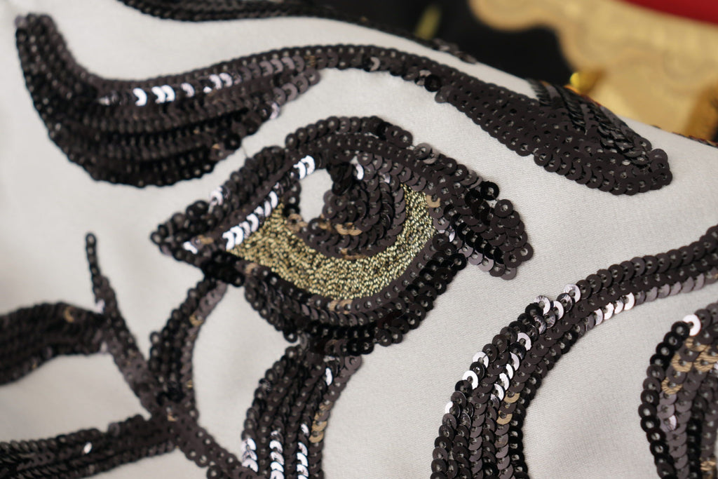 Jupe piano noire Dolce & Gabbana avec sequins et motif Love, style élégant et brillant pour femme.