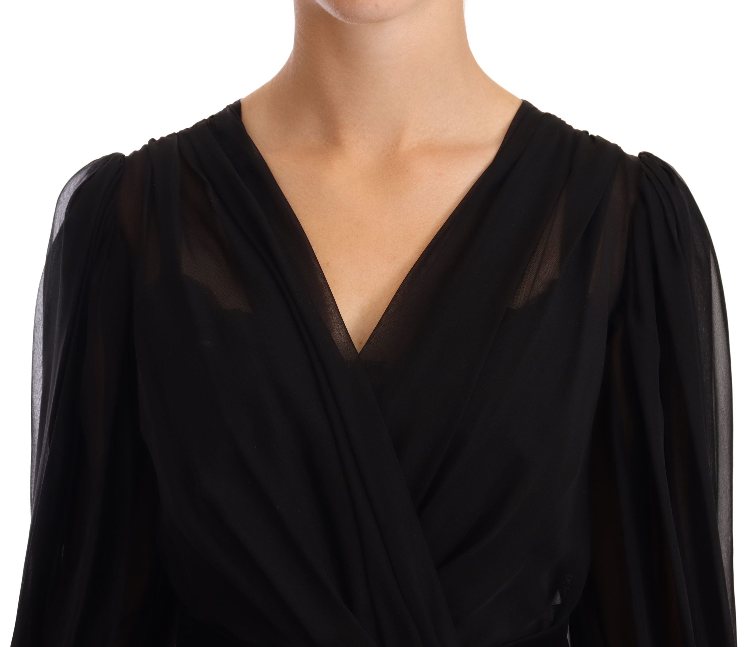 Robe courte en mousseline noire Dolce & Gabbana avec plis, en soie extensible, style élégant et moderne.