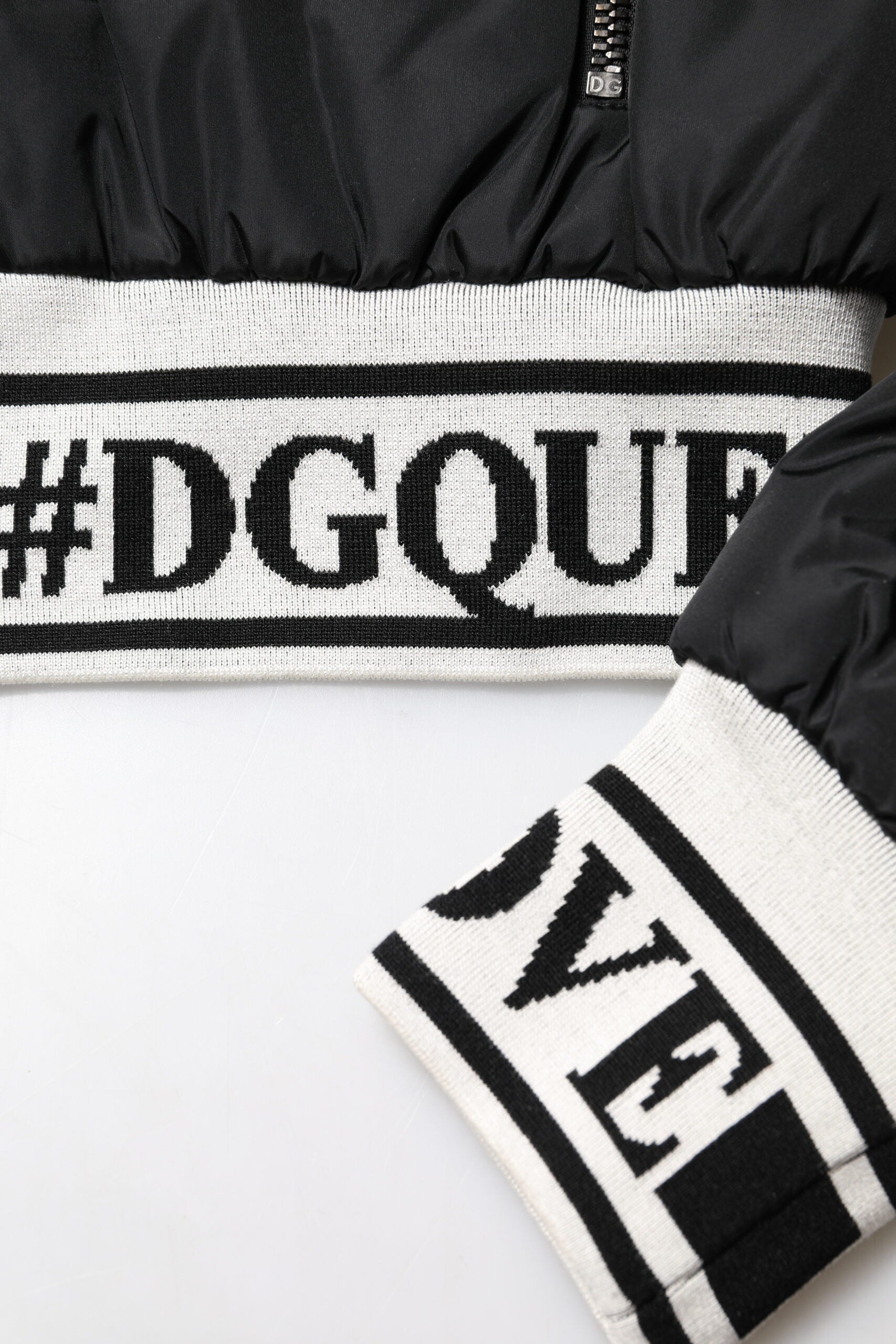 Veste bomber en nylon noir Dolce & Gabbana, fermeture éclair pleine longueur, style décontracté avec logo #DGFamily visible.