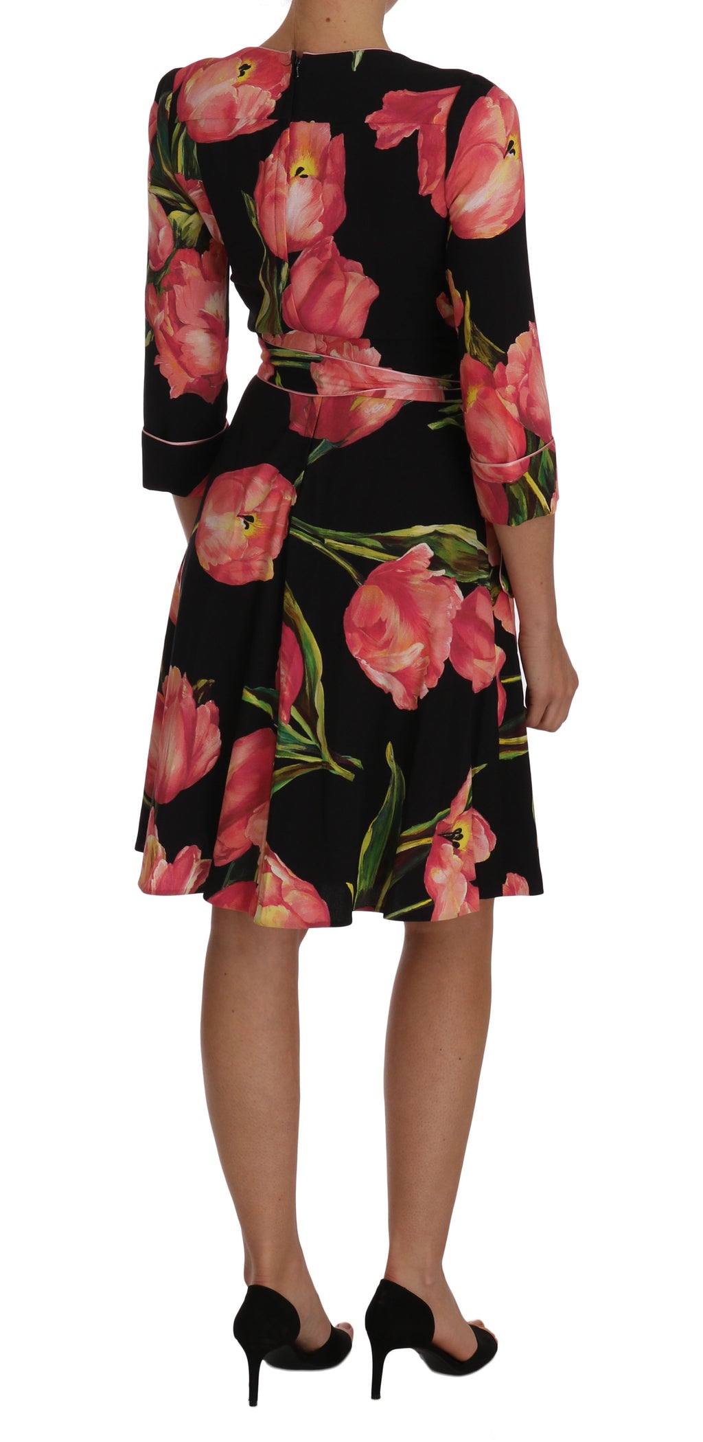 Robe droite Dolce & Gabbana noire avec imprimé tulipe rose en stretch, style shift élégant, vue de face.