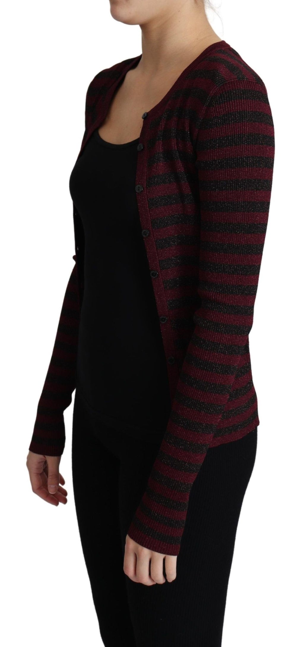 Cardigan Dolce & Gabbana en viscose noire et rouge à rayures, léger et élégant, portée comme vêtement décontracté ou chic.