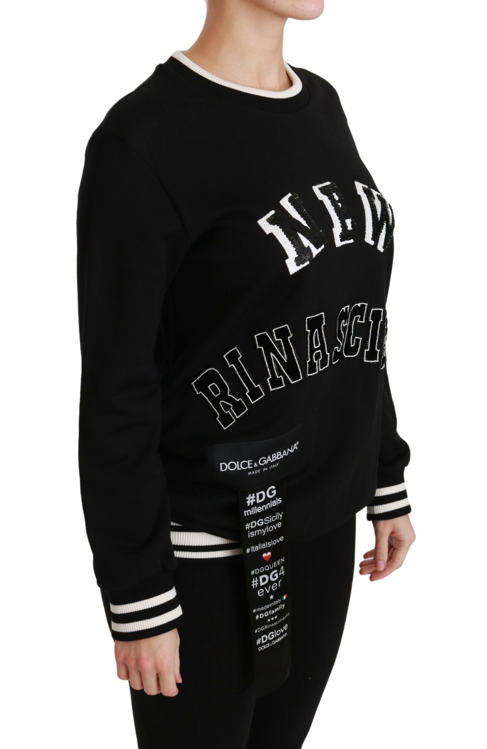 Pull noir Dolce & Gabbana Rinascimento #DGmillennials avec logo, porté sur mannequin, détails en tricot fin.