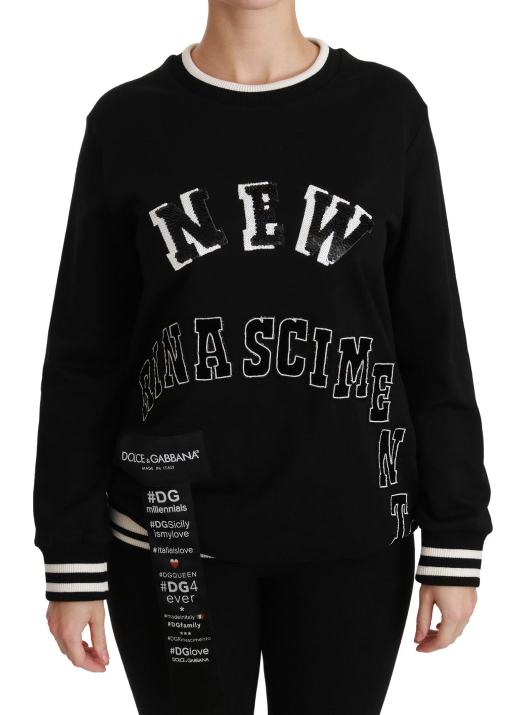 Sweat-shirt noir Dolce & Gabbana Rinascimento #DGmillennials avec logo et design graphique, porté sur un mannequin.