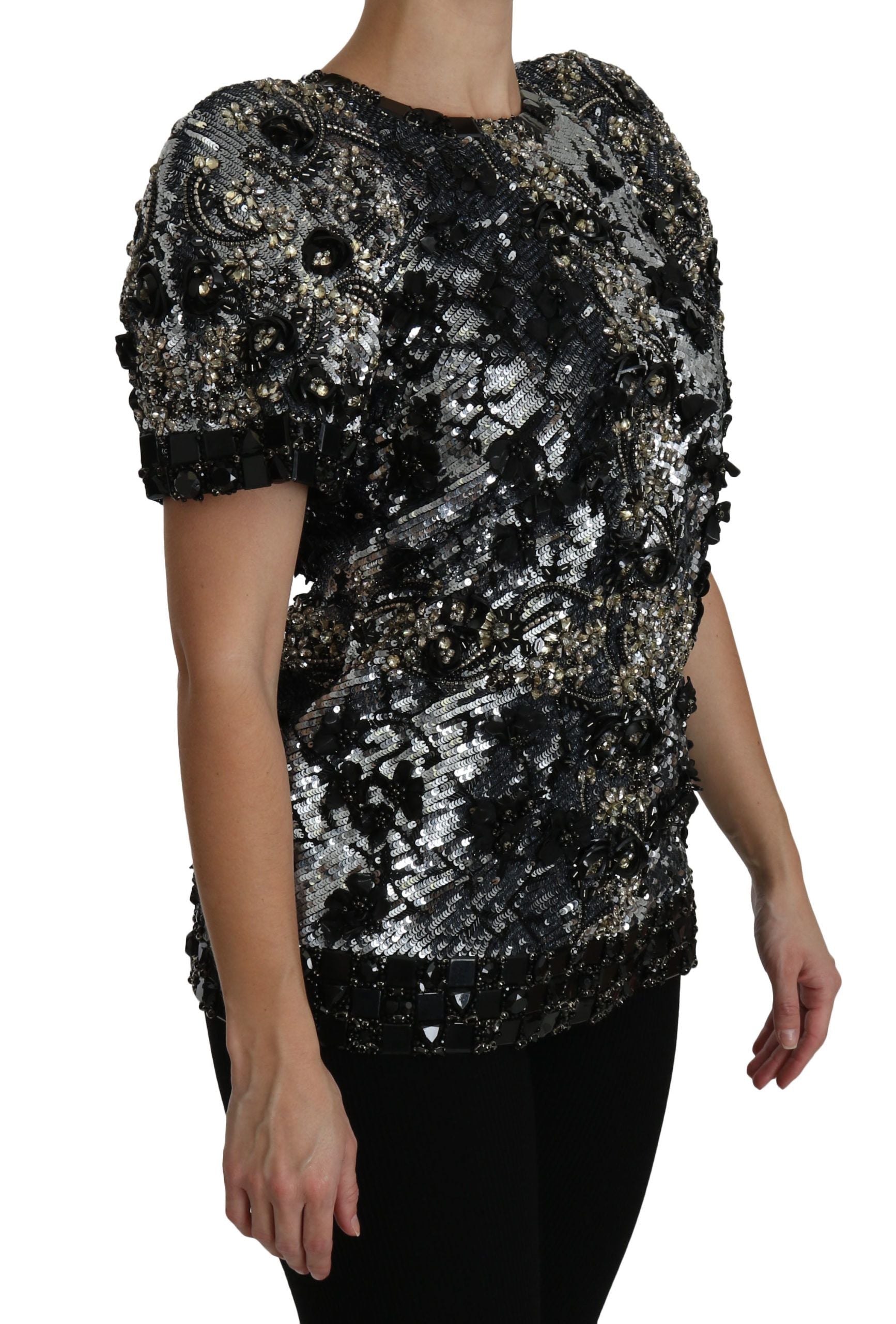 Haut en sequins noirs Dolce & Gabbana avec cristaux ornementaux, blouse élégante et brillante, vue de face.