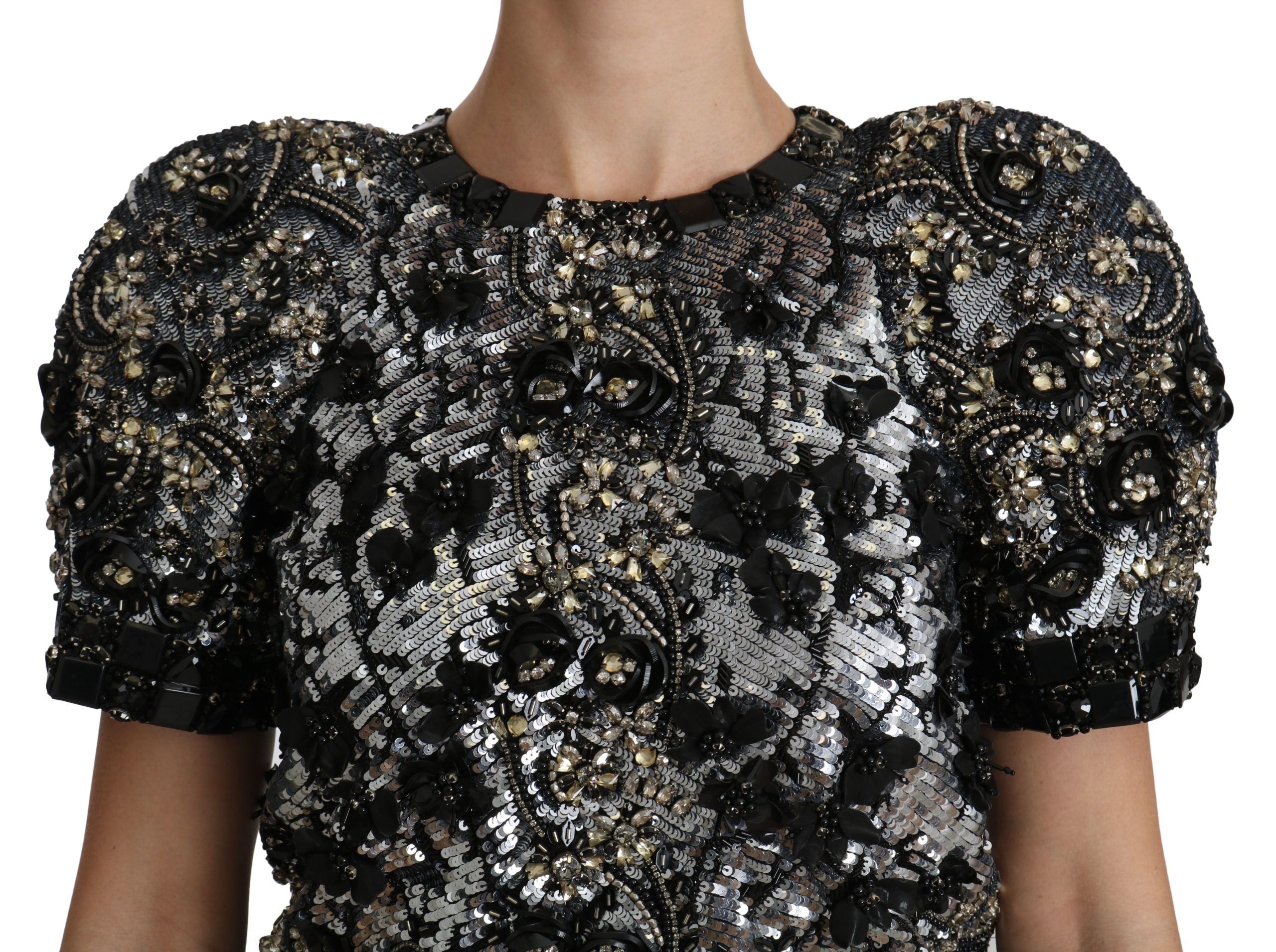 Blouse noire Dolce & Gabbana avec sequins brillants et cristaux, haut élégant en tissu brillant et orné de détails scintillants.