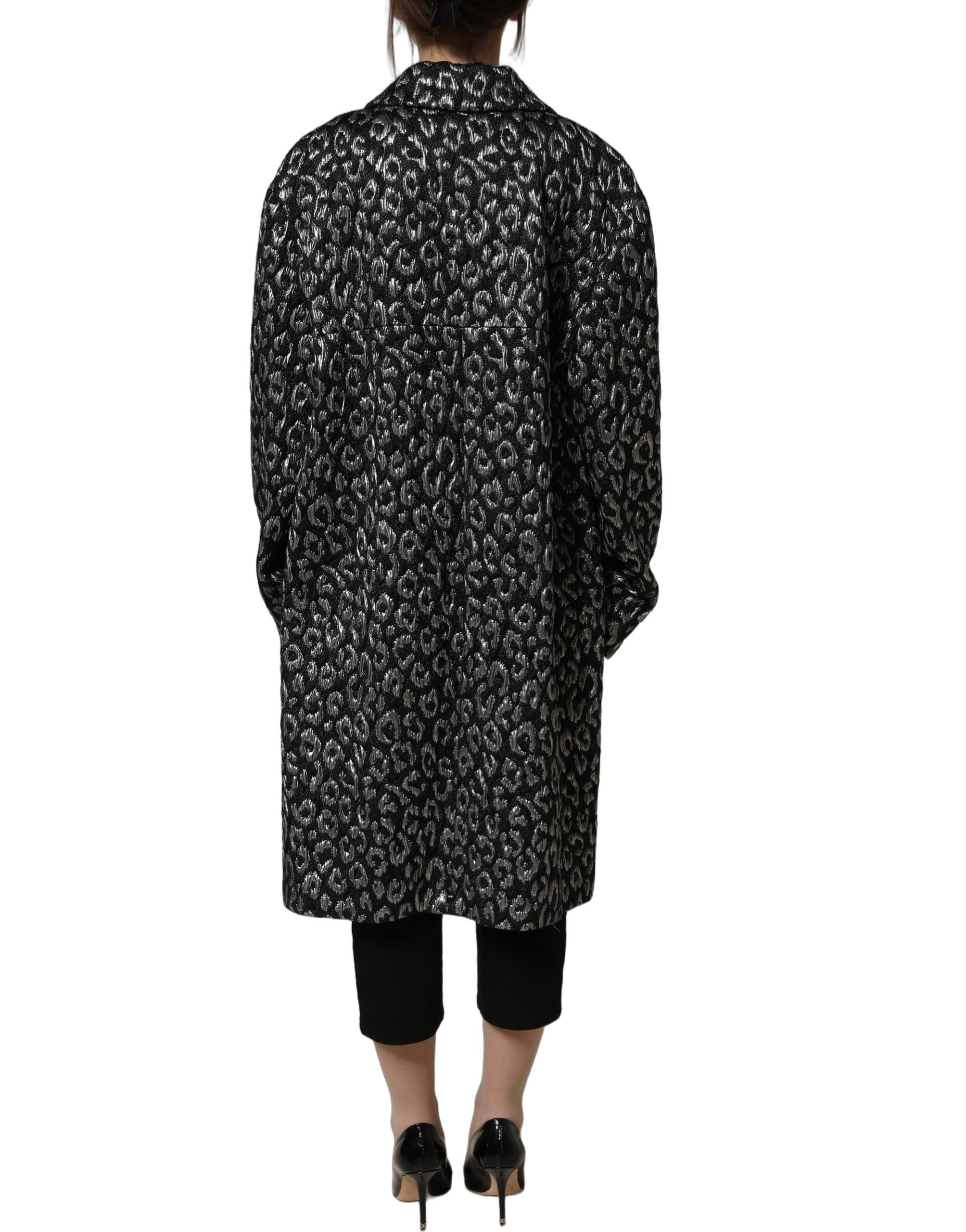 Manteau Dolce & Gabbana noir et argent en jacquard léopard, veste élégante avec motif animalier sophistiqué.