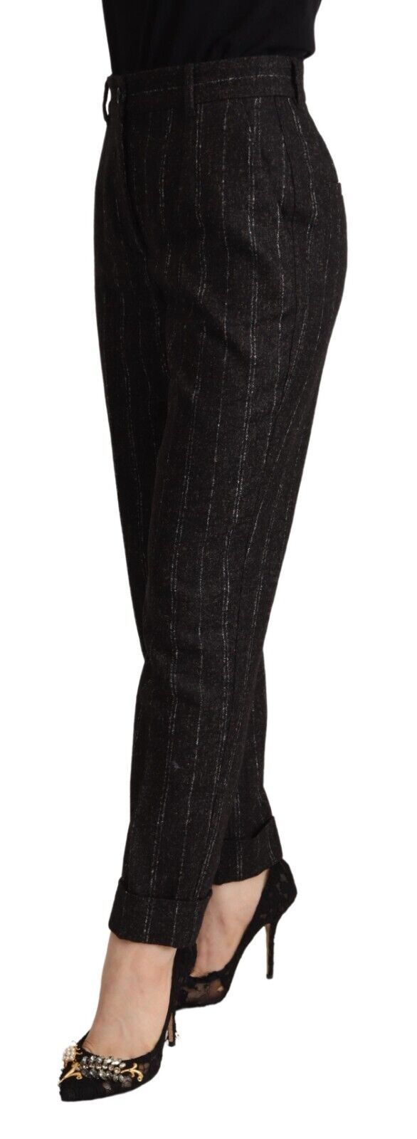 Pantalon noir à rayures, taille haute et coupe tapered, de la marque Dolce & Gabbana, visible en détail sur l’image.