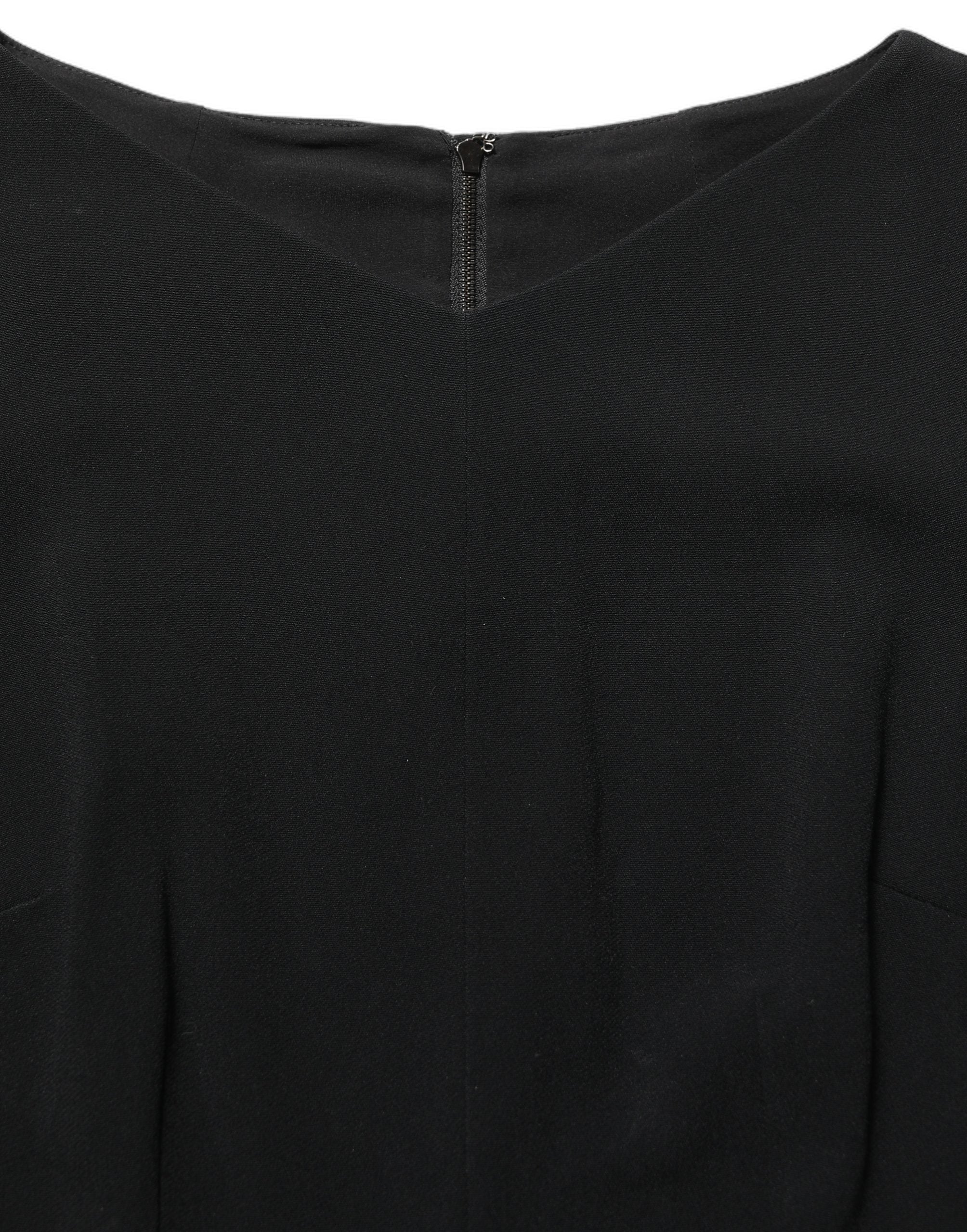 Robe midi noire Dolce & Gabbana en viscose à manches courtes et coupe évasée, élégante et fluide.