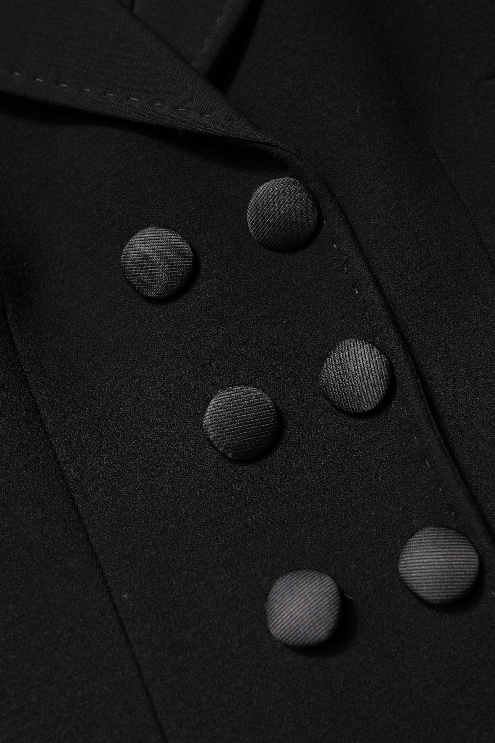 Manteau noir en laine Dolce & Gabbana, double boutonnage, veste élégante pour femme avec col classique.