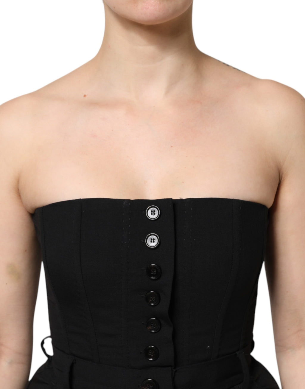 Combinaison courte noire en laine sans bretelles de Dolce & Gabbana, élégant vêtement pour femme, vue de face.