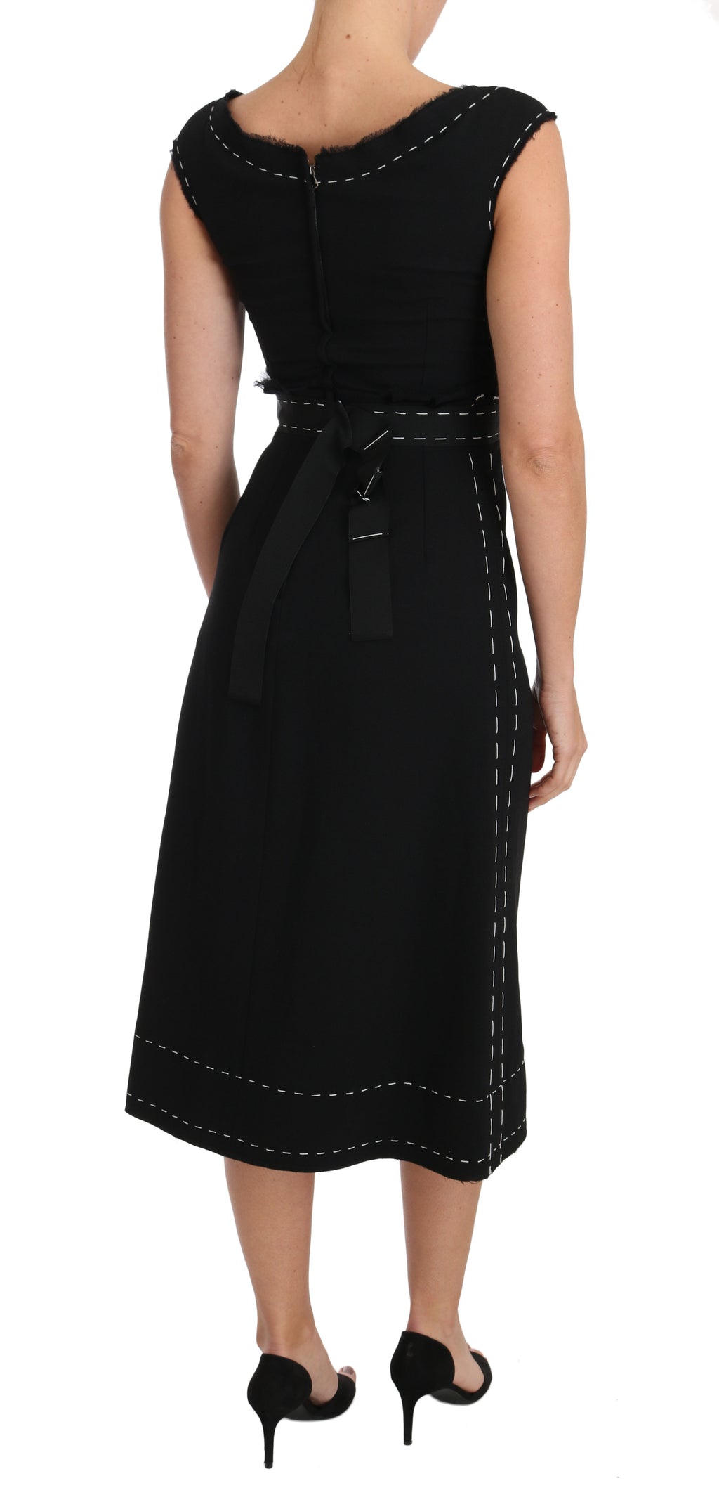 Robe droite en laine stretch noire de Dolce & Gabbana, coupe en ligne A élégante, portée sur mannequin.
