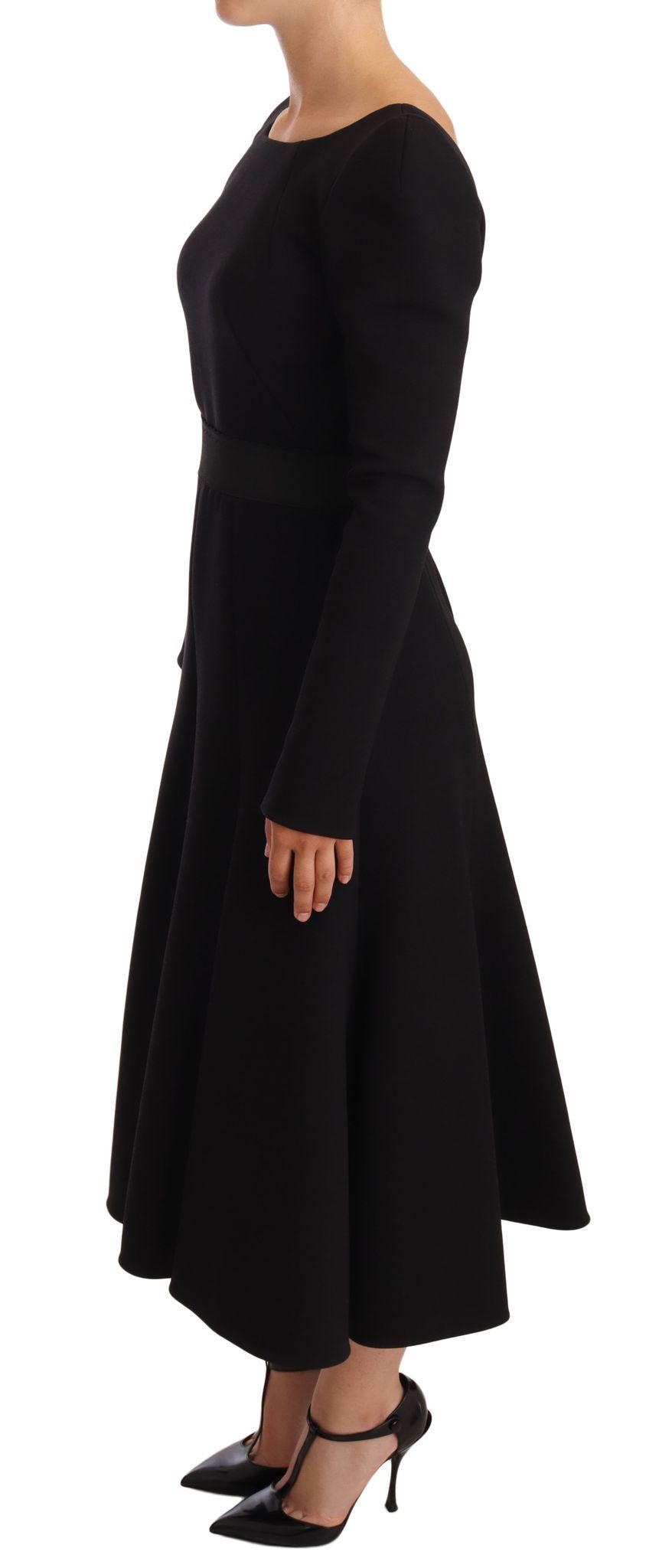 Robe fourreau noire en laine extensible Dolce & Gabbana avec dos ouvert, élégante et ajustée, portée sur un mannequin.