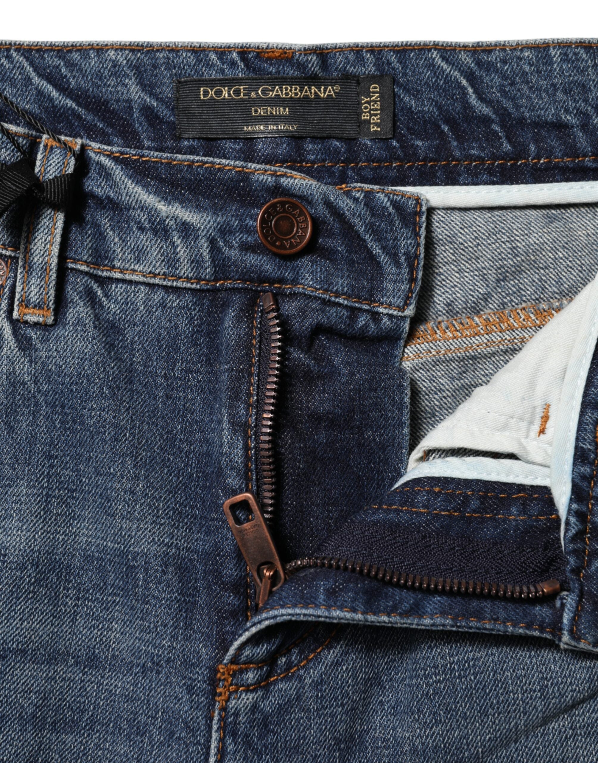 Jeans en denim bleu Dolce & Gabbana, coupe déchirée, taille mi-haute, tissu en coton, style décontracté et tendance.