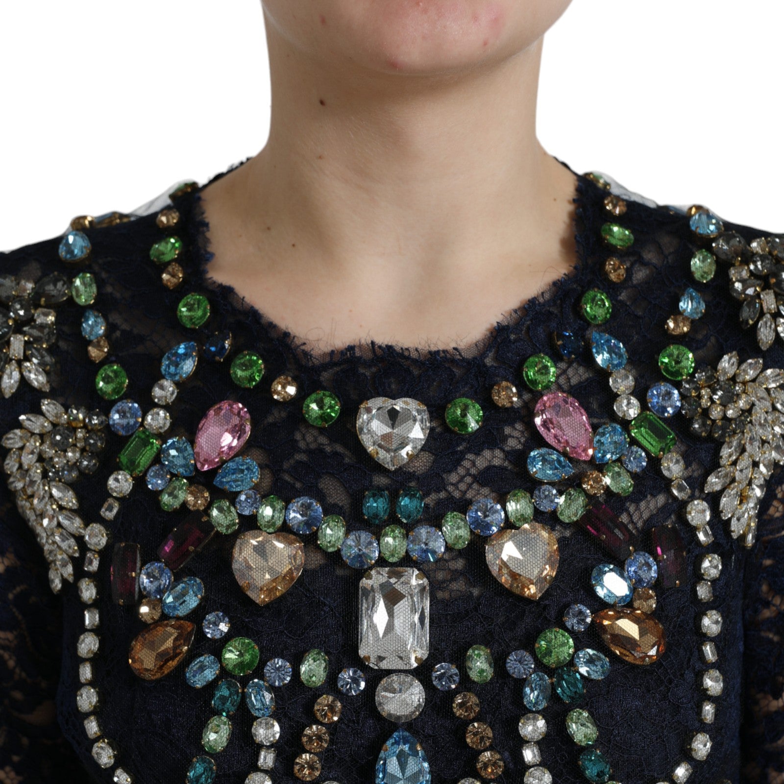 Robe longue en dentelle florale bleu cristal de Dolce & Gabbana, élégante et raffinée pour occasions spéciales.