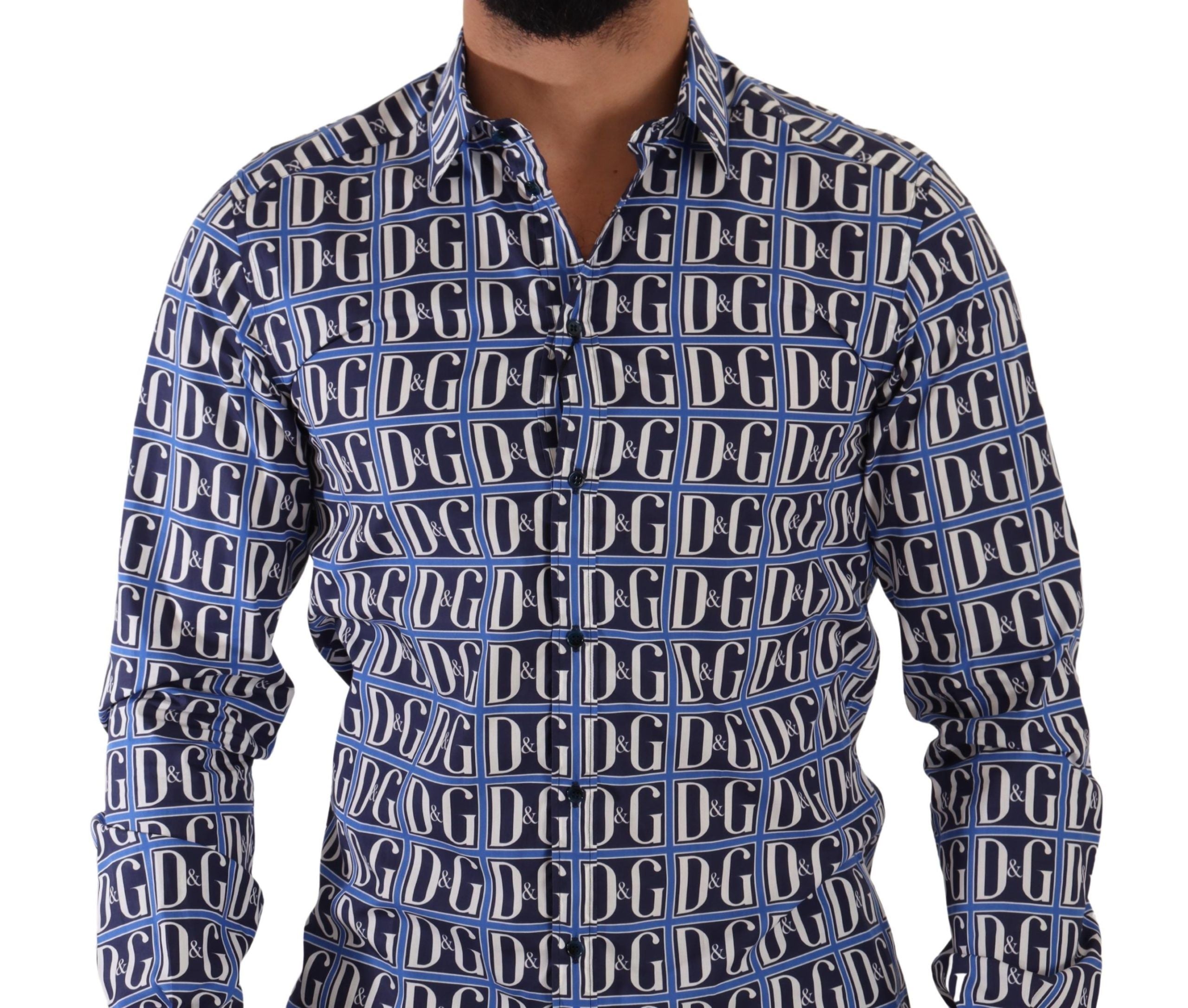 Chemise en coton bleu Dolce & Gabbana Logo Mania coupe slim, motif élégant, visible en détail sur cette image.