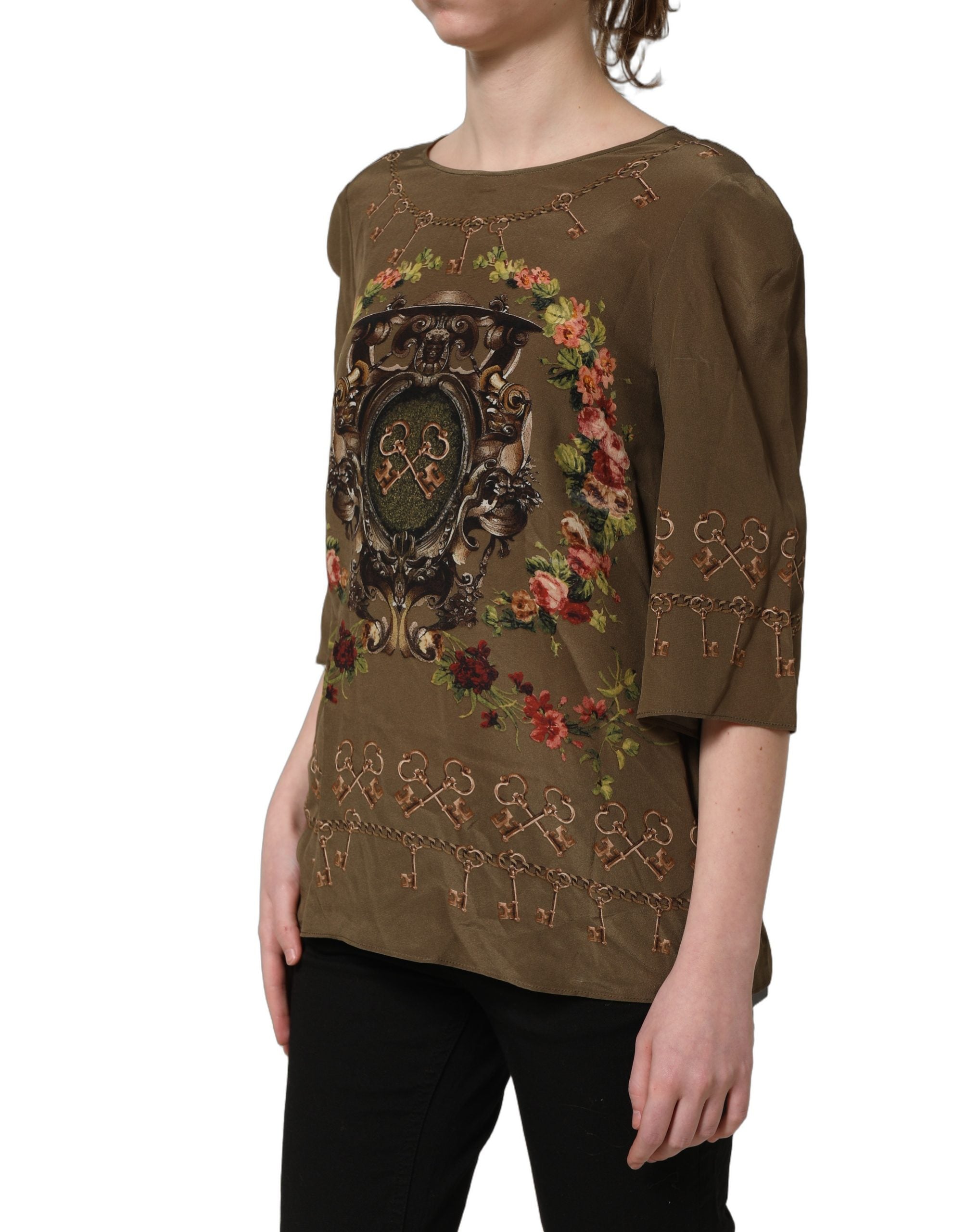 Chemise en soie marron Dolce & Gabbana avec motif roses et clés, élégante blouse à imprimé floral.