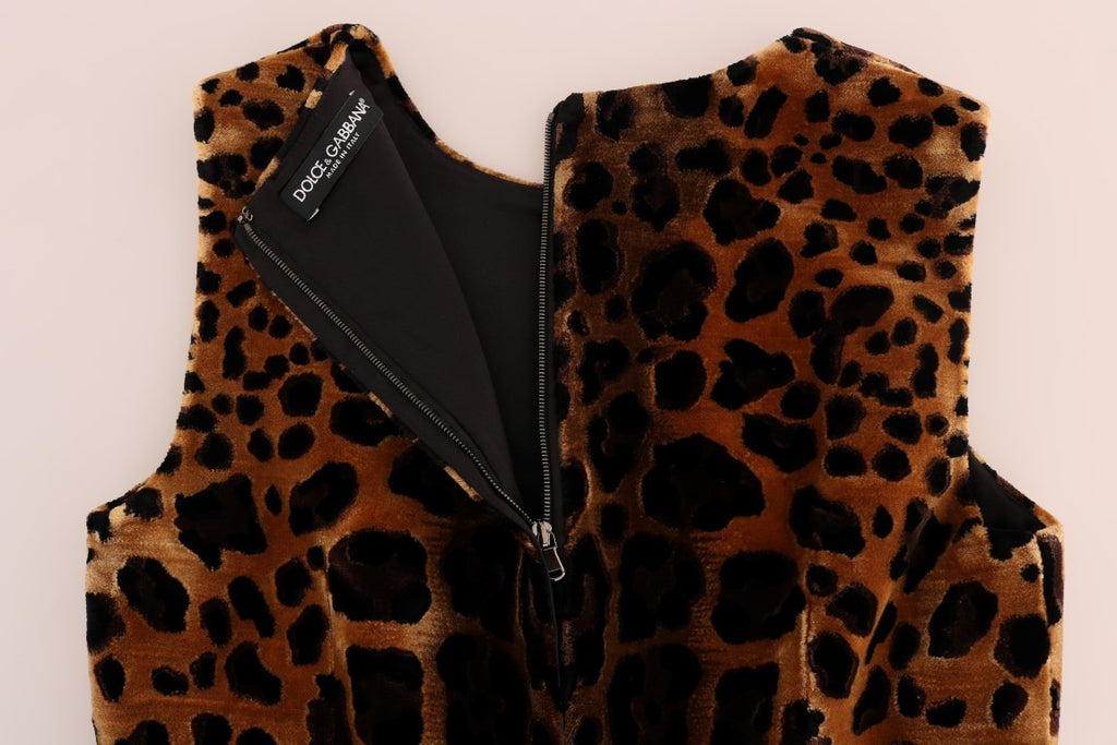 Robe en soie marron à motif léopard Dolce & Gabbana, robe droite élégante avec design sophistiqué.