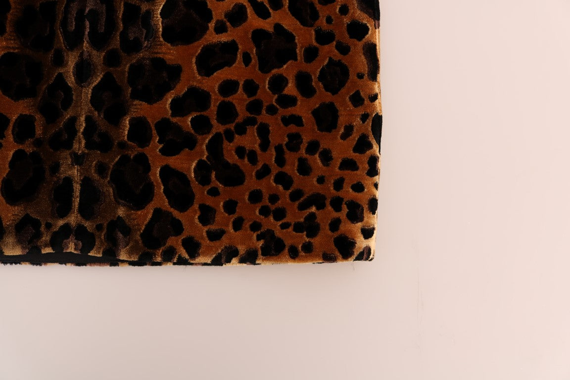 Robe en soie marron à imprimé léopard Dolce & Gabbana, coupe ajustée et élégante, visible sur l'image.