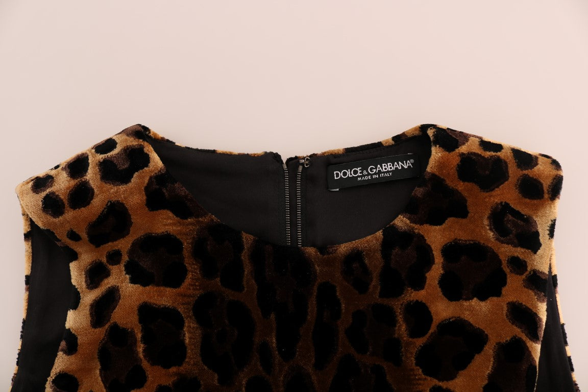 Robe droite en soie à imprimé léopard marron de Dolce & Gabbana, vêtement élégant et sophistiqué.