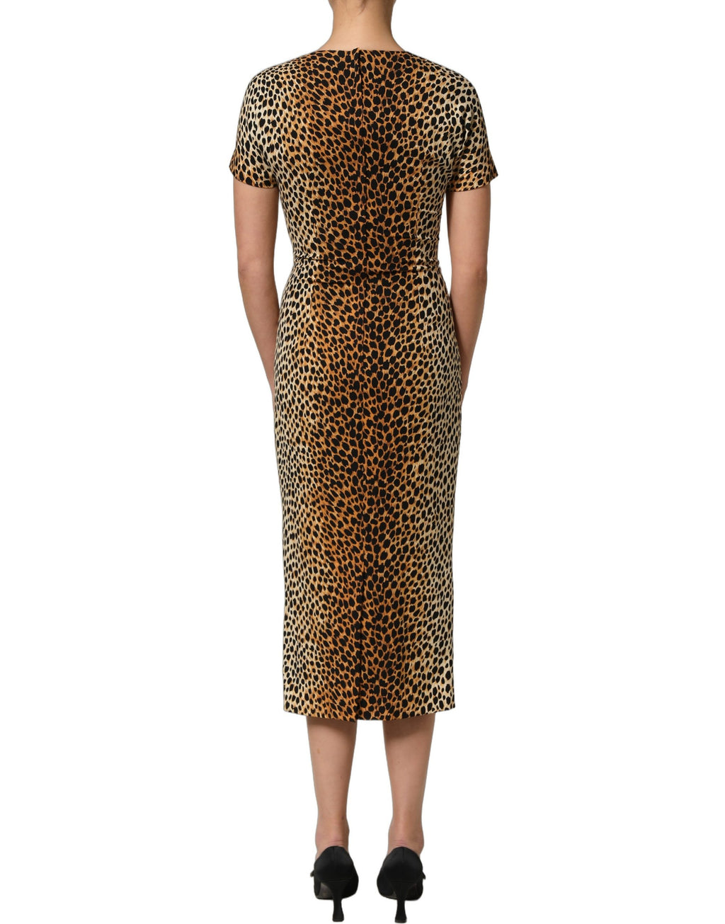 Robe midi en soie imprimé léopard marron de Dolce & Gabbana, coupe ajustée et élégante.