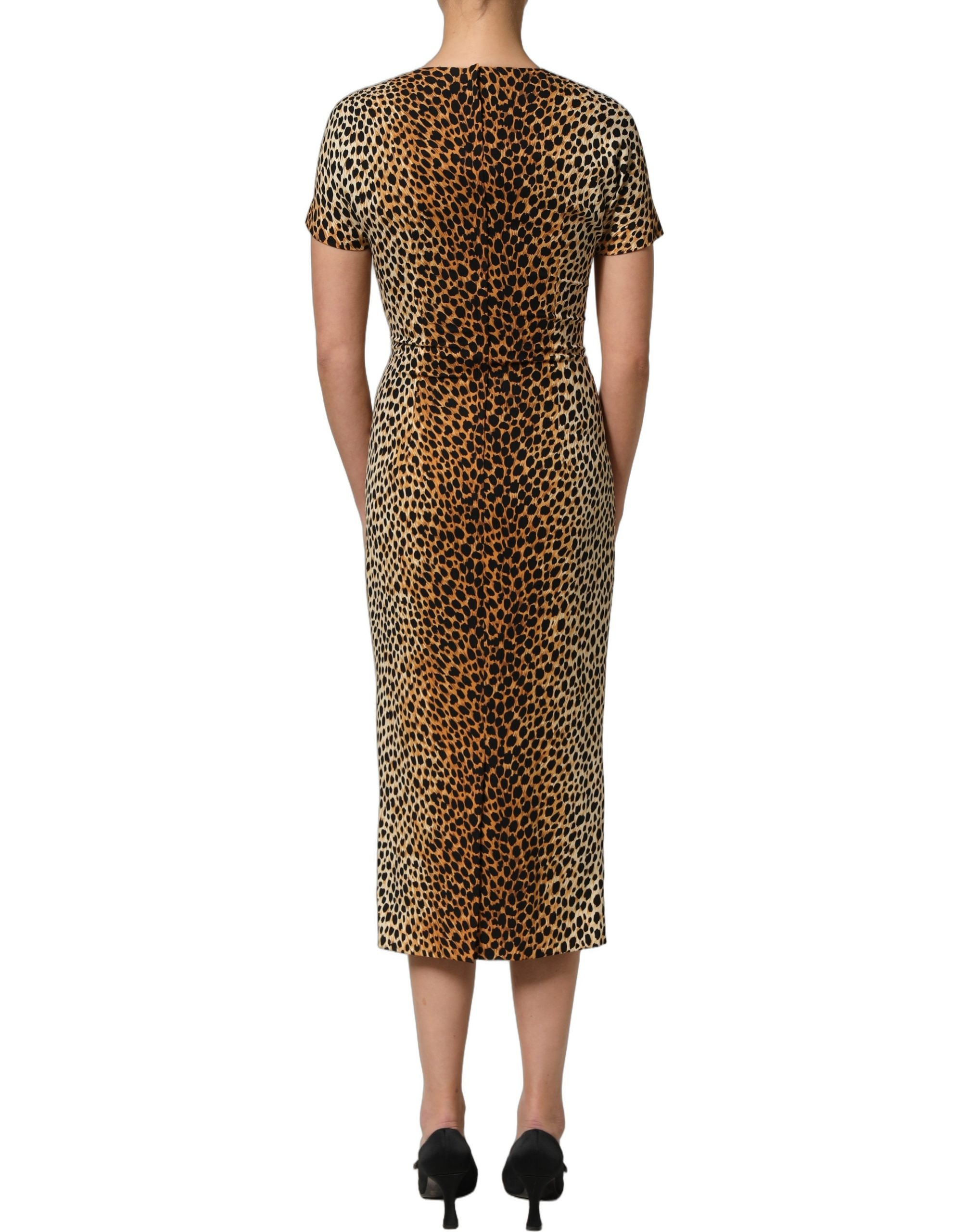Robe midi en soie imprimé léopard marron de Dolce & Gabbana, coupe ajustée et élégante.