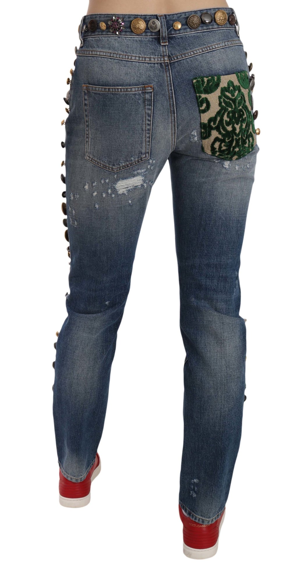 Pantalon en denim Dolce & Gabbana avec boutons ornés usés et embellis, style décontracté et détails tendance.