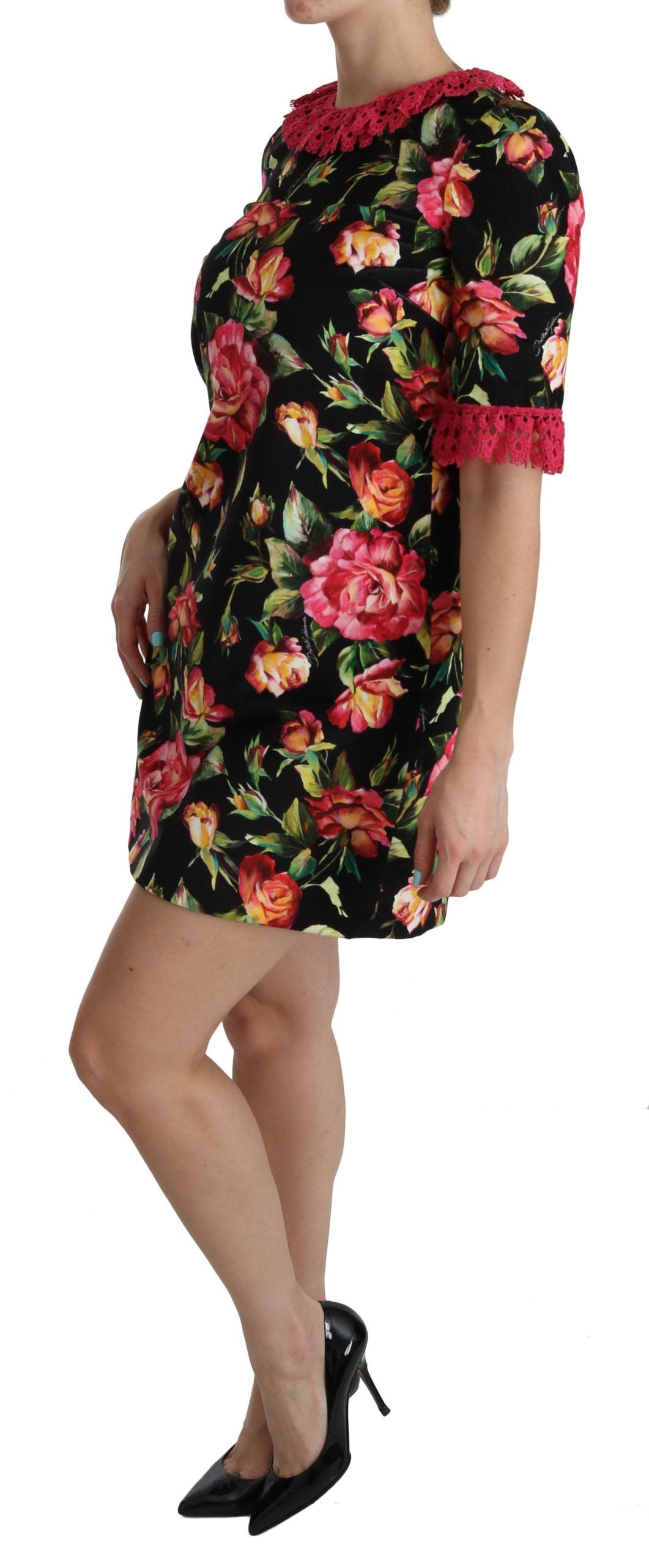Robe courte à coupe trapèze en dentelle rose à fleurs Dolce & Gabbana, élégante et féminine.
