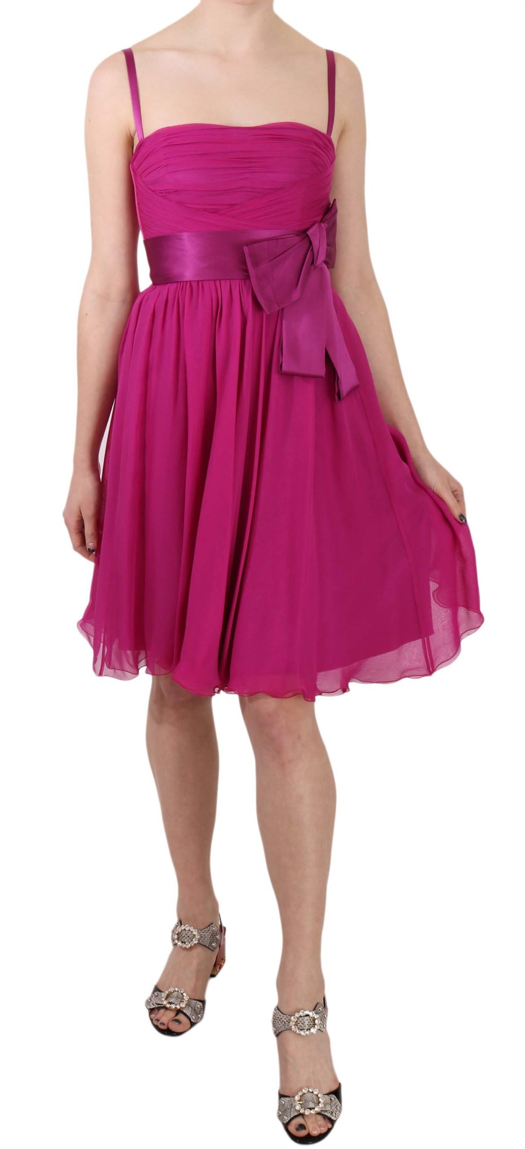 Robe sans manches en soie rose fuchsia avec nœud Dolce & Gabbana, élégante et féminine, vue de face.