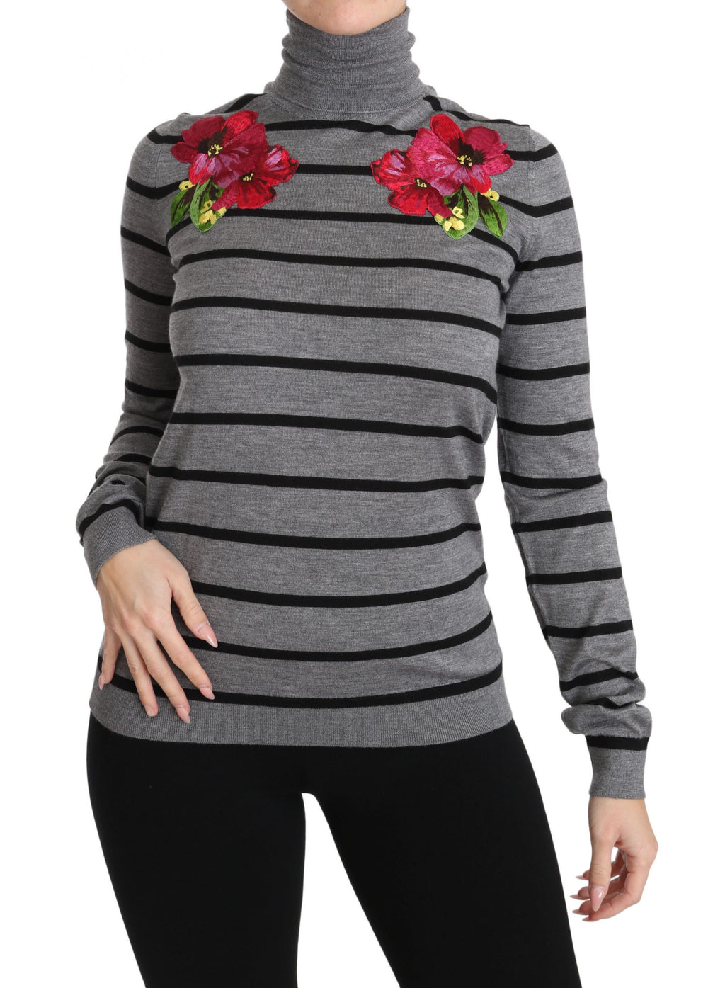 Pull en cachemire et soie gris Dolce & Gabbana, turtleneck chic et confortable, détails élégants visibles sur l'image.