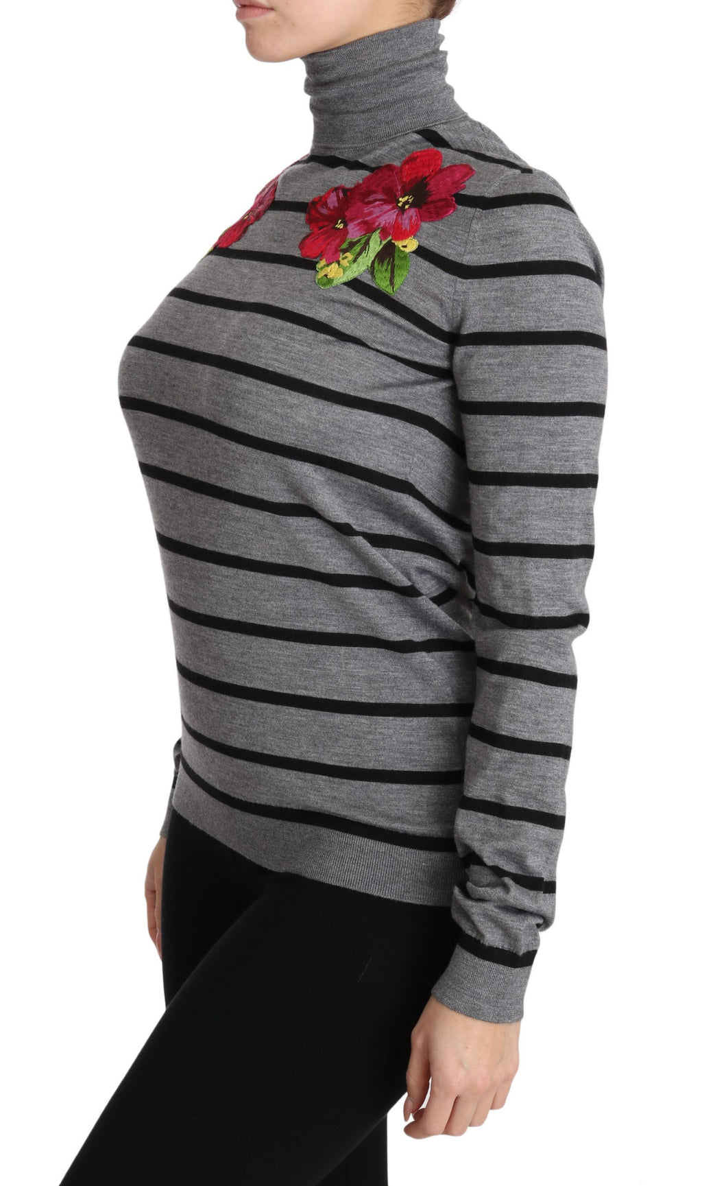 Pull en cachemire et soie gris Dolce & Gabbana, col roulé élégant, détail du tissu doux et léger.